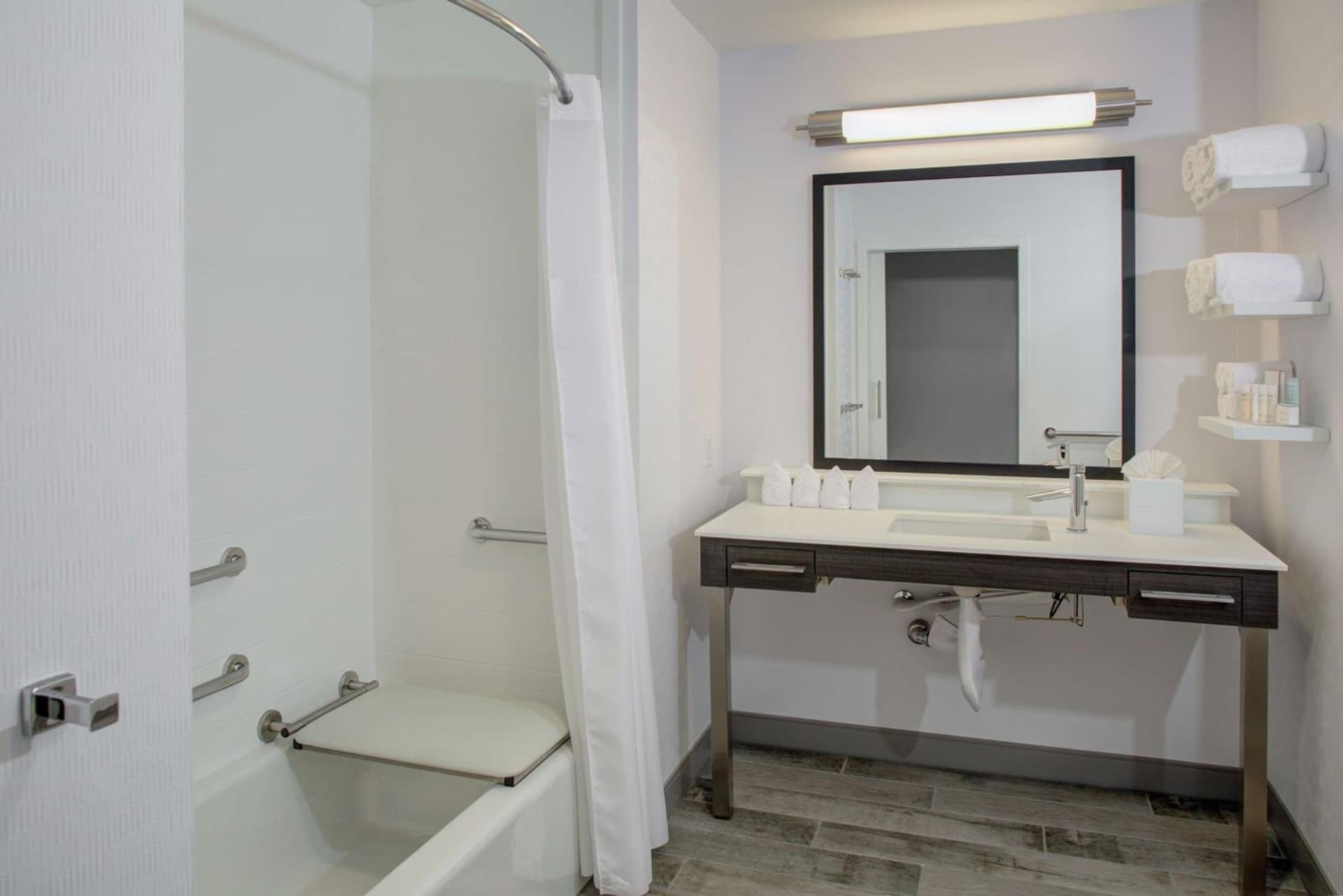 Hampton Inn & Suites Irvine/Orange County Airport gallery photo in Irvine, CA — image 13