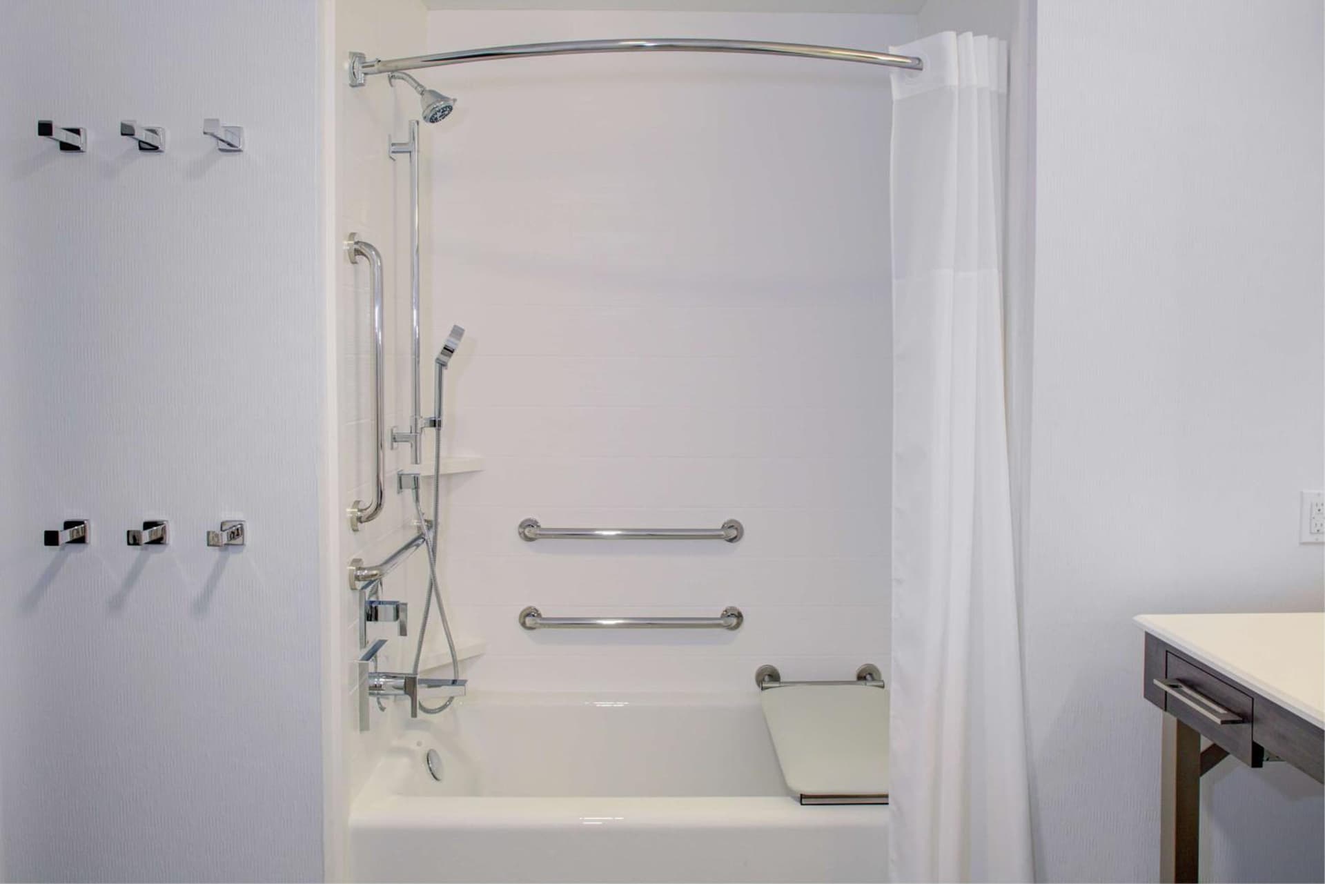 Hampton Inn & Suites Irvine/Orange County Airport gallery photo in Irvine, CA — image 6