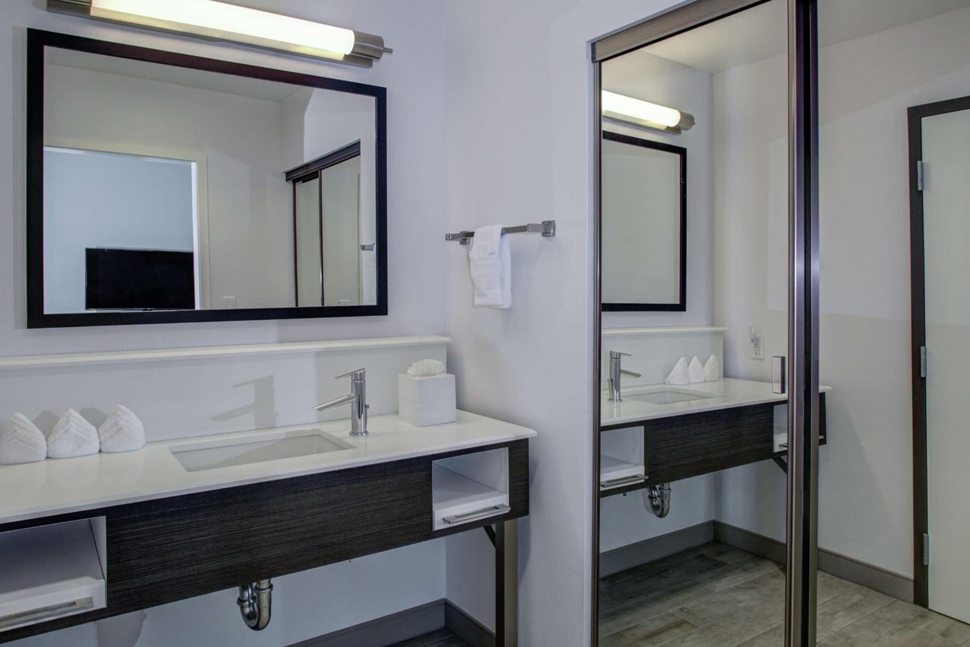 Hampton Inn & Suites Irvine/Orange County Airport gallery photo in Irvine, CA — image 10