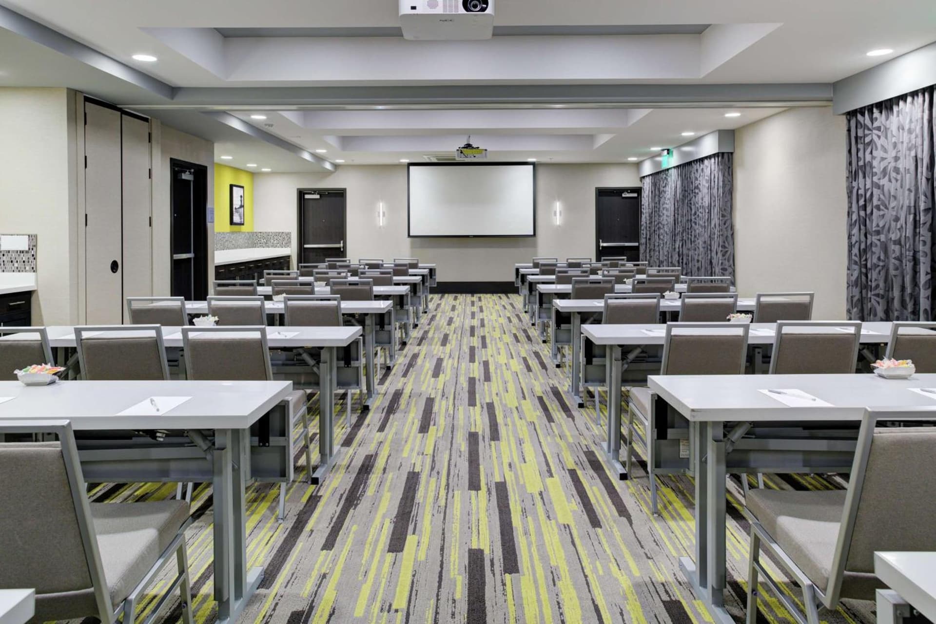 Hampton Inn & Suites Irvine/Orange County Airport gallery photo in Irvine, CA — image 32