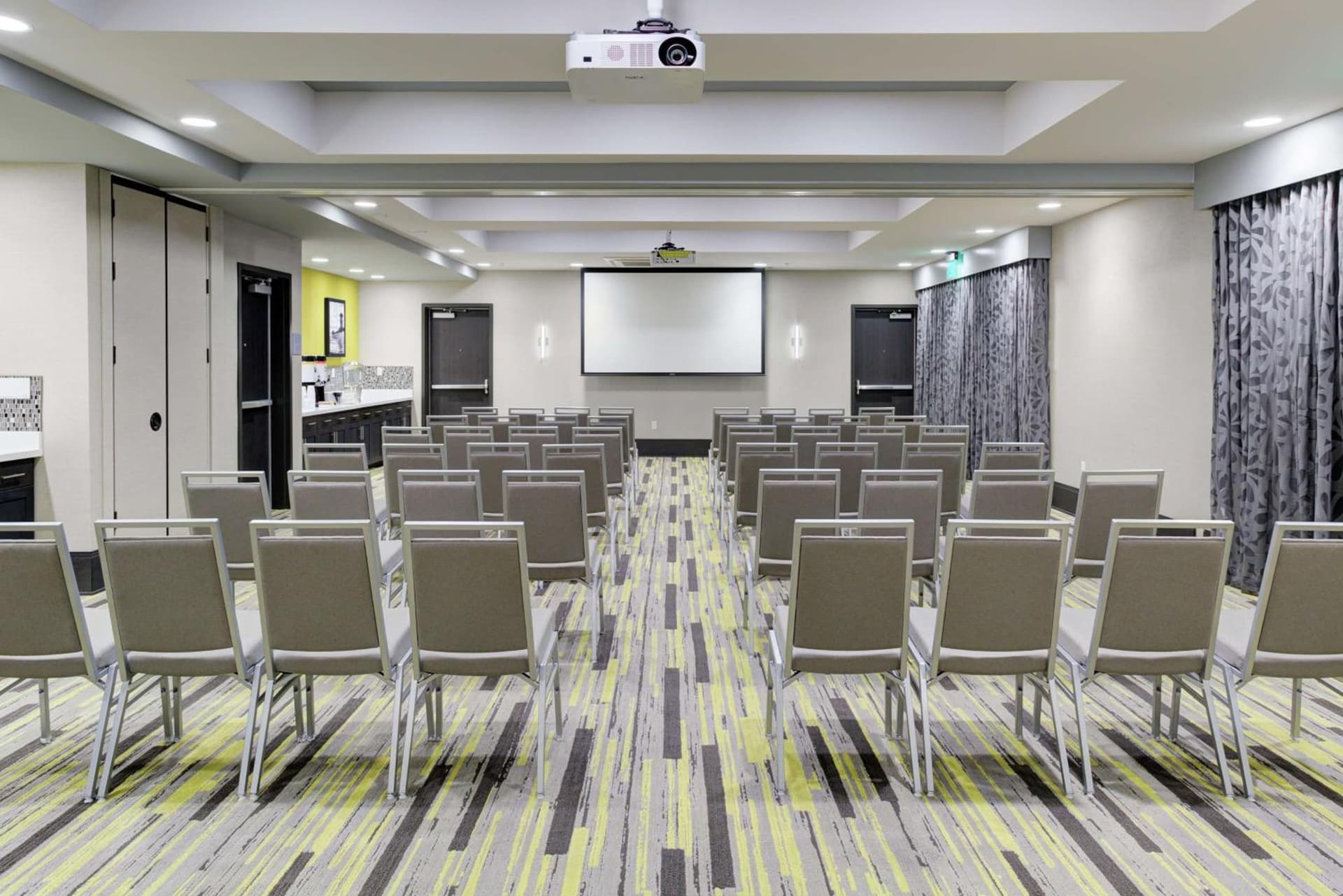 Hampton Inn & Suites Irvine/Orange County Airport gallery photo in Irvine, CA — image 27