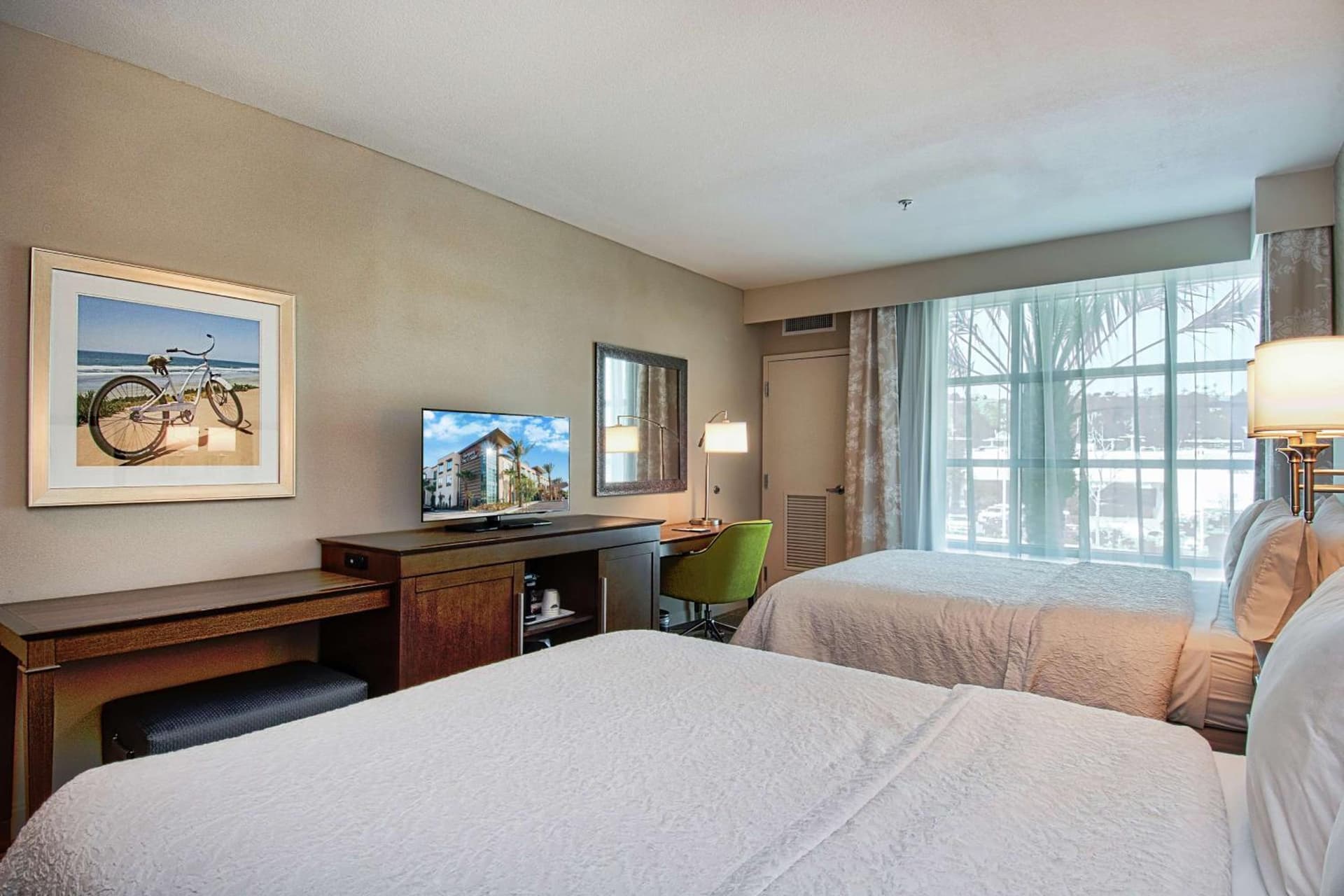 Hampton Inn & Suites by Hilton Mission Viejo Laguna San Juan Capistrano interior in Mission Viejo, CA — gallery photo 2