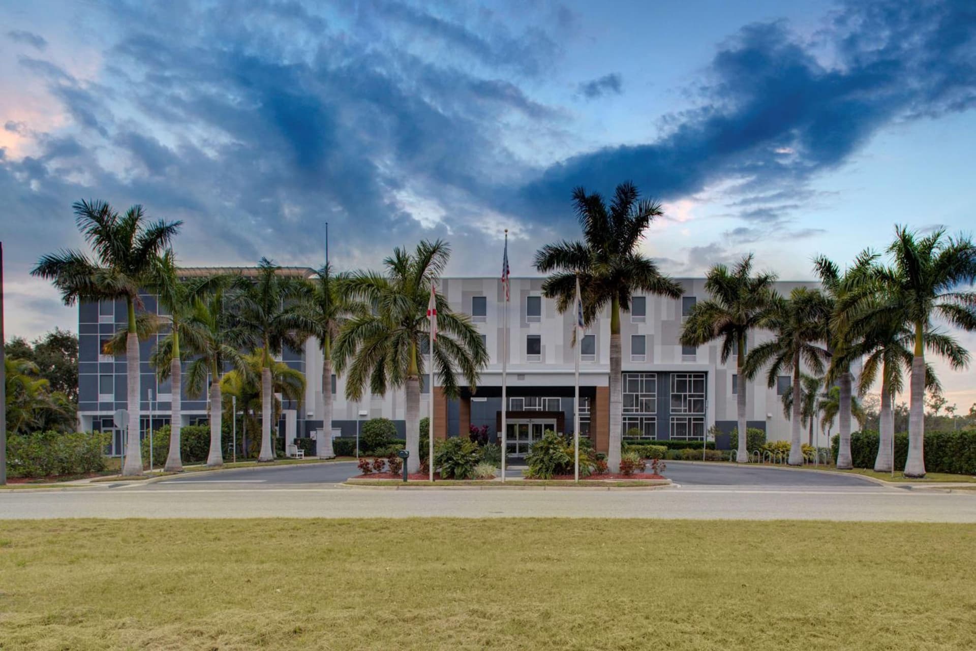 Hampton Inn & Suites Sarasota / Bradenton - Airport property views in Sarasota, FL — gallery photo 3