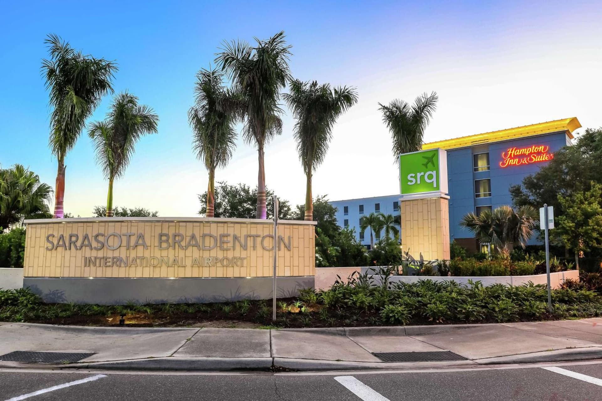 Hampton Inn & Suites Sarasota / Bradenton - Airport interior in Sarasota, FL — gallery photo 2
