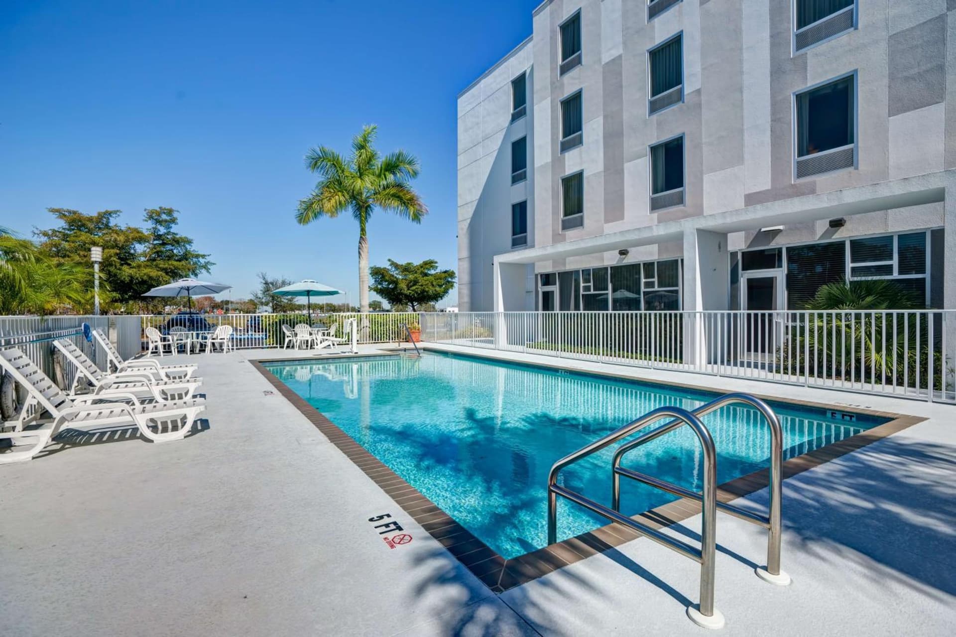 Hampton Inn & Suites Sarasota / Bradenton - Airport gallery photo in Sarasota, FL — image 66