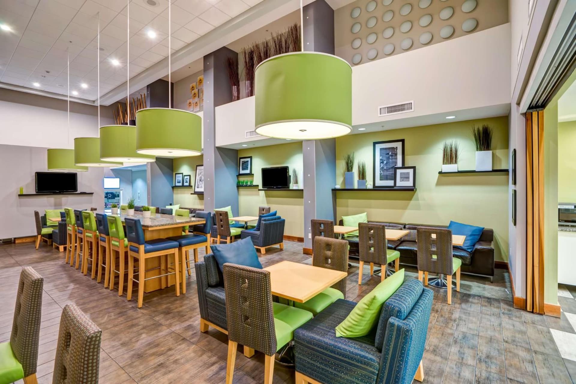 Hampton Inn & Suites Sarasota / Bradenton - Airport gallery photo in Sarasota, FL — image 26