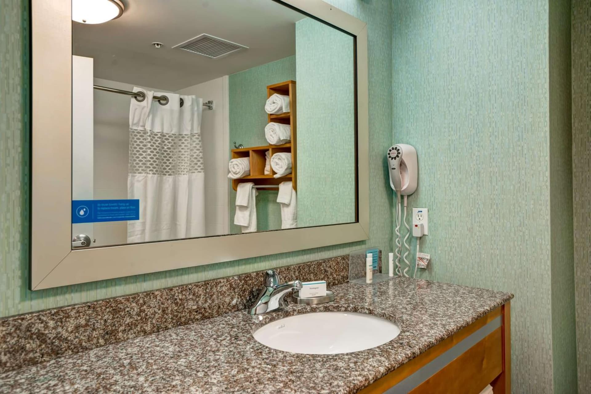 Hampton Inn & Suites Sarasota / Bradenton - Airport gallery photo in Sarasota, FL — image 6