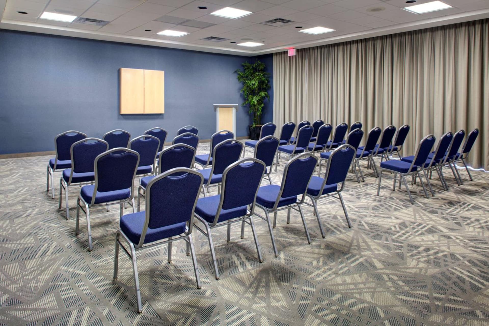 Hampton Inn & Suites Sarasota / Bradenton - Airport gallery photo in Sarasota, FL — image 13