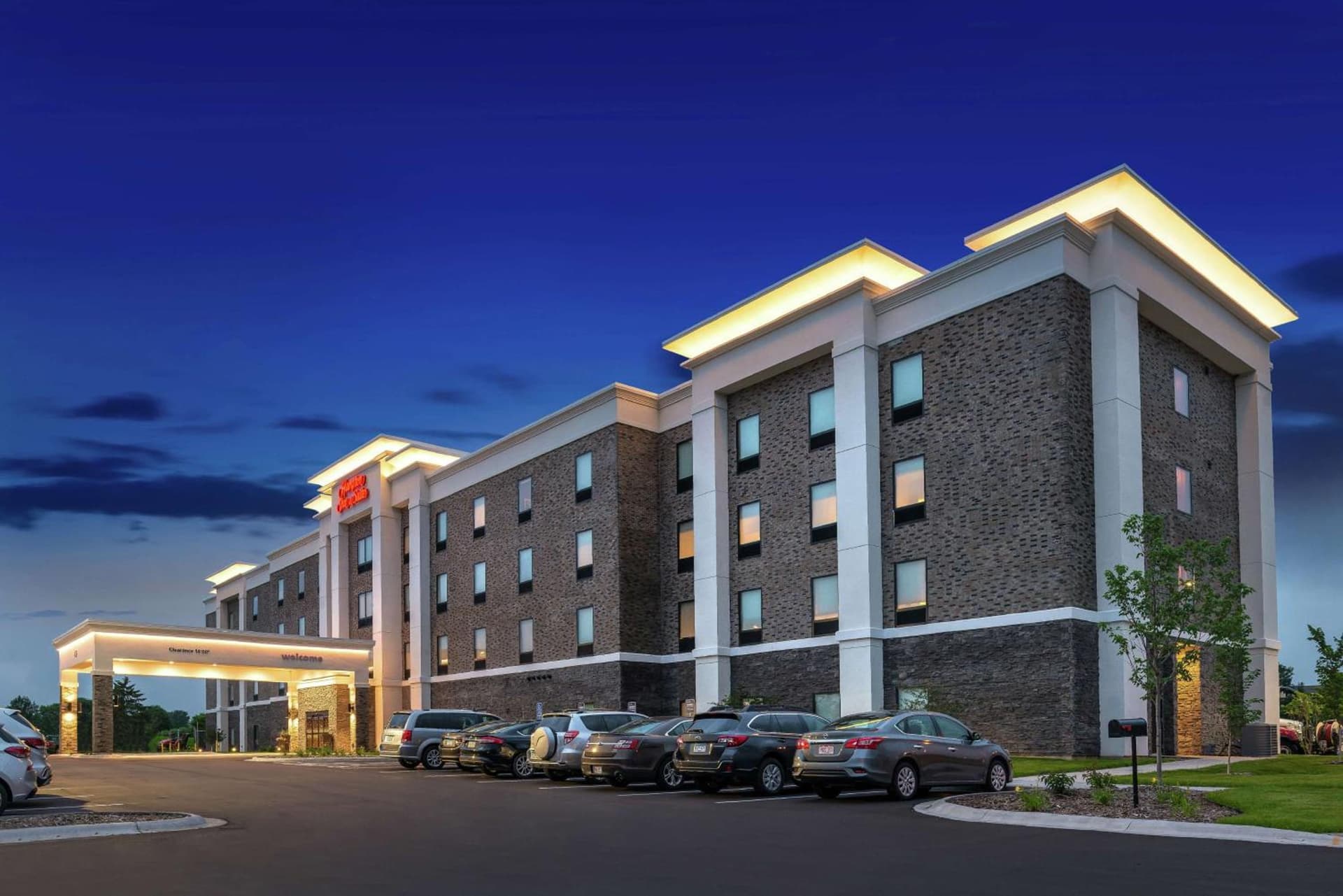 Hampton Inn & Suites Saint Paul Oakdale Woodbury interior in Woodbury, MN — gallery photo 2