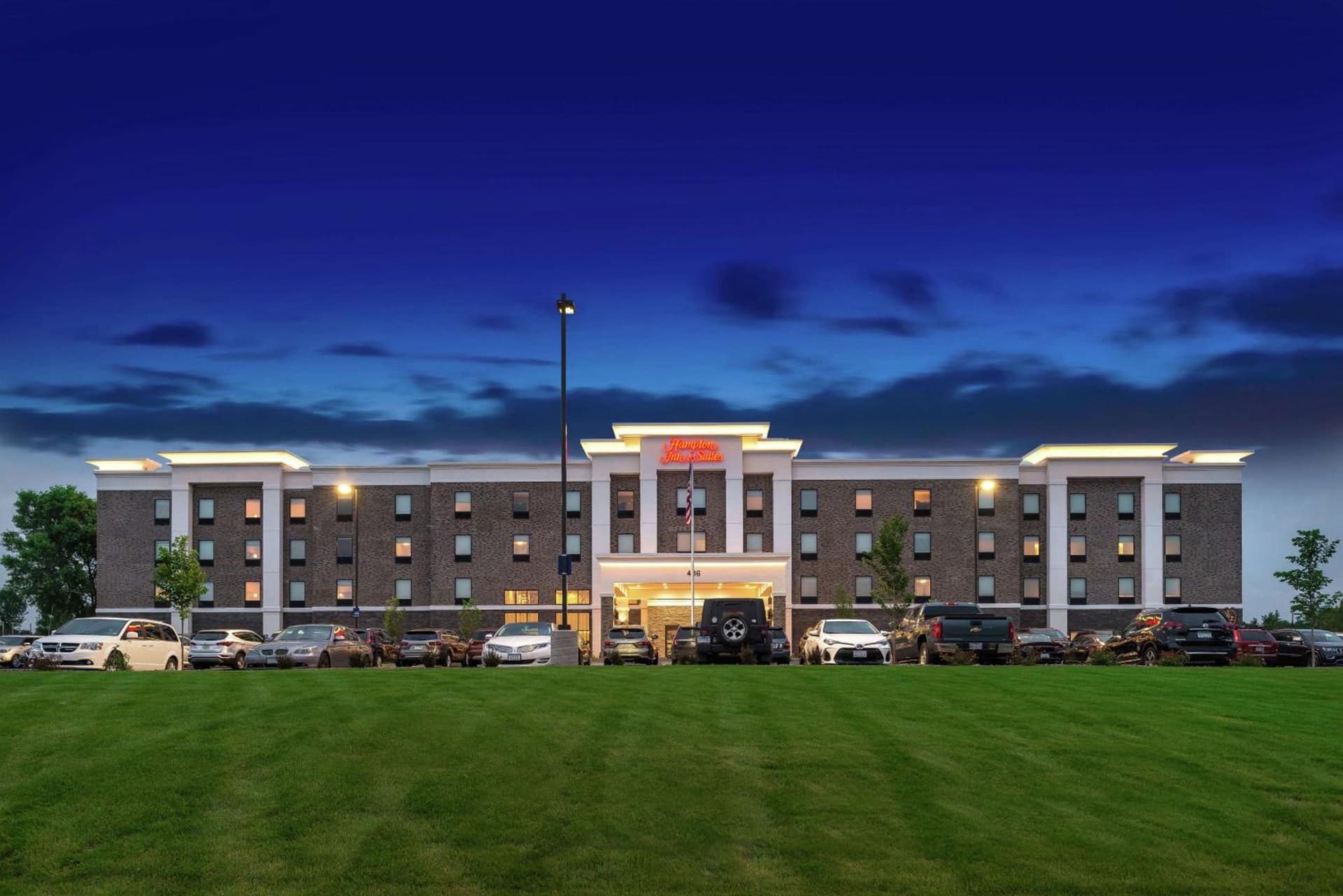 Hampton Inn & Suites Saint Paul Oakdale Woodbury property views in Woodbury, MN — gallery photo 3