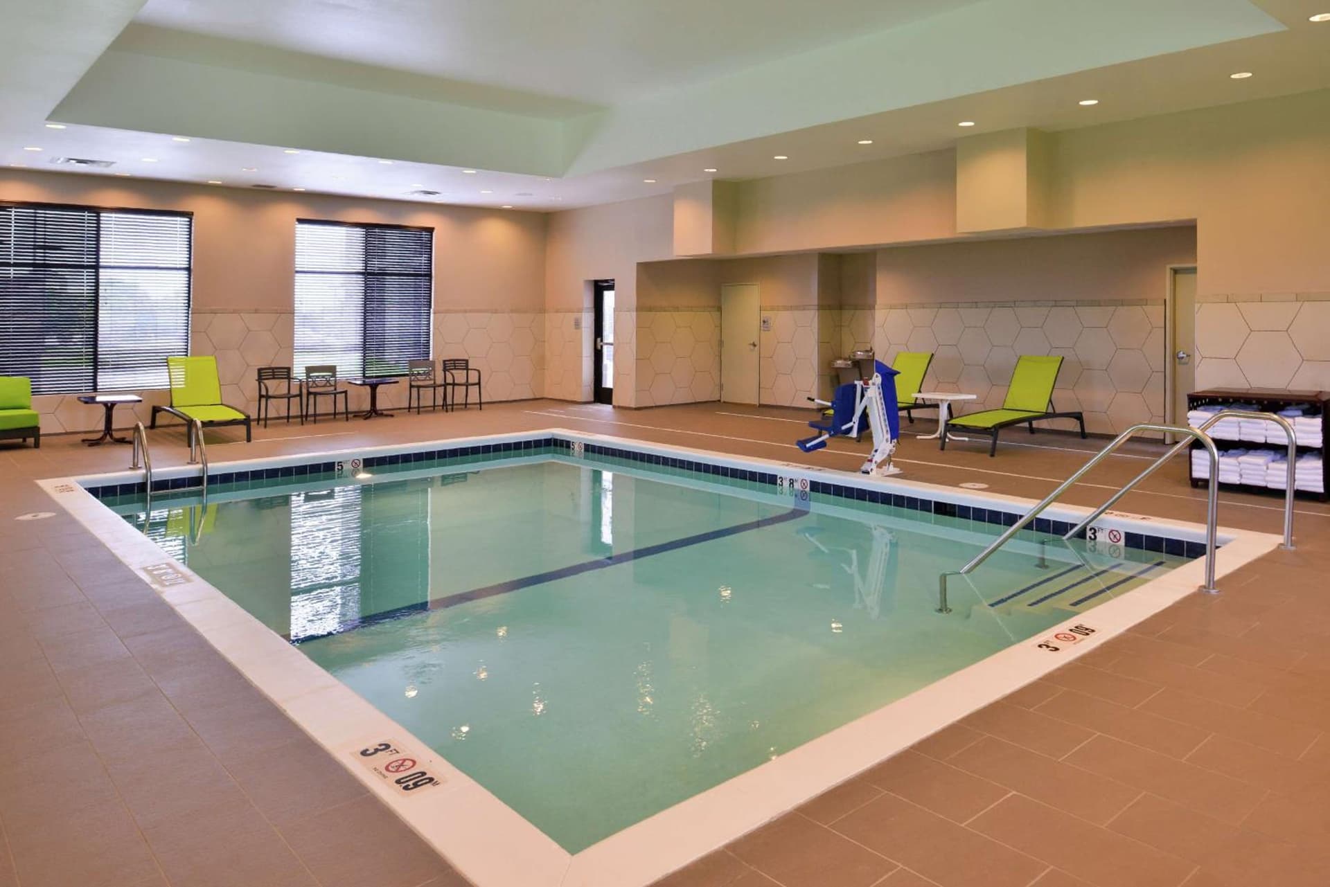 Hampton Inn & Suites Saint Paul Oakdale Woodbury gallery photo in Woodbury, MN — image 29