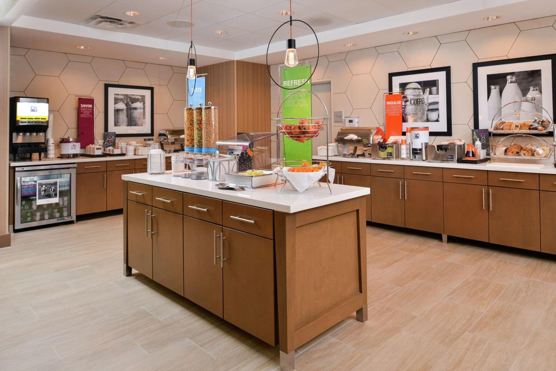 Hampton Inn & Suites Saint Paul Oakdale Woodbury gallery photo in Woodbury, MN — image 38
