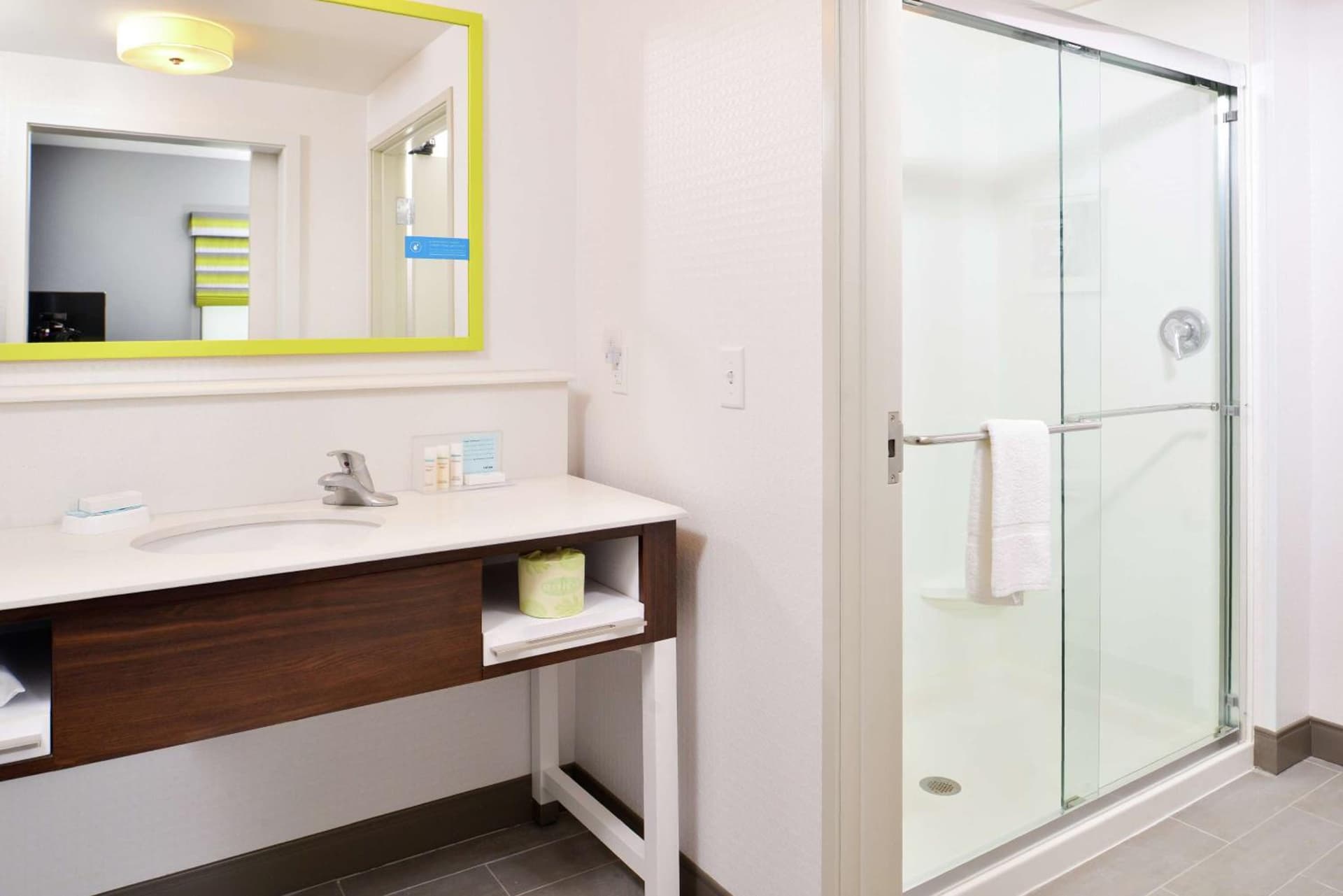 Hampton Inn & Suites Saint Paul Oakdale Woodbury gallery photo in Woodbury, MN — image 22