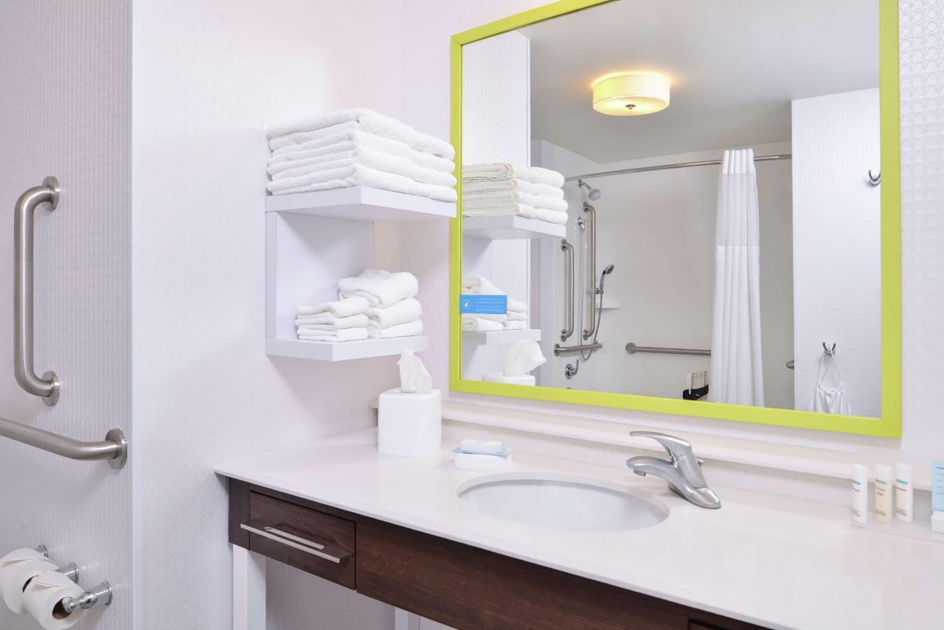 Hampton Inn & Suites Saint Paul Oakdale Woodbury gallery photo in Woodbury, MN — image 32