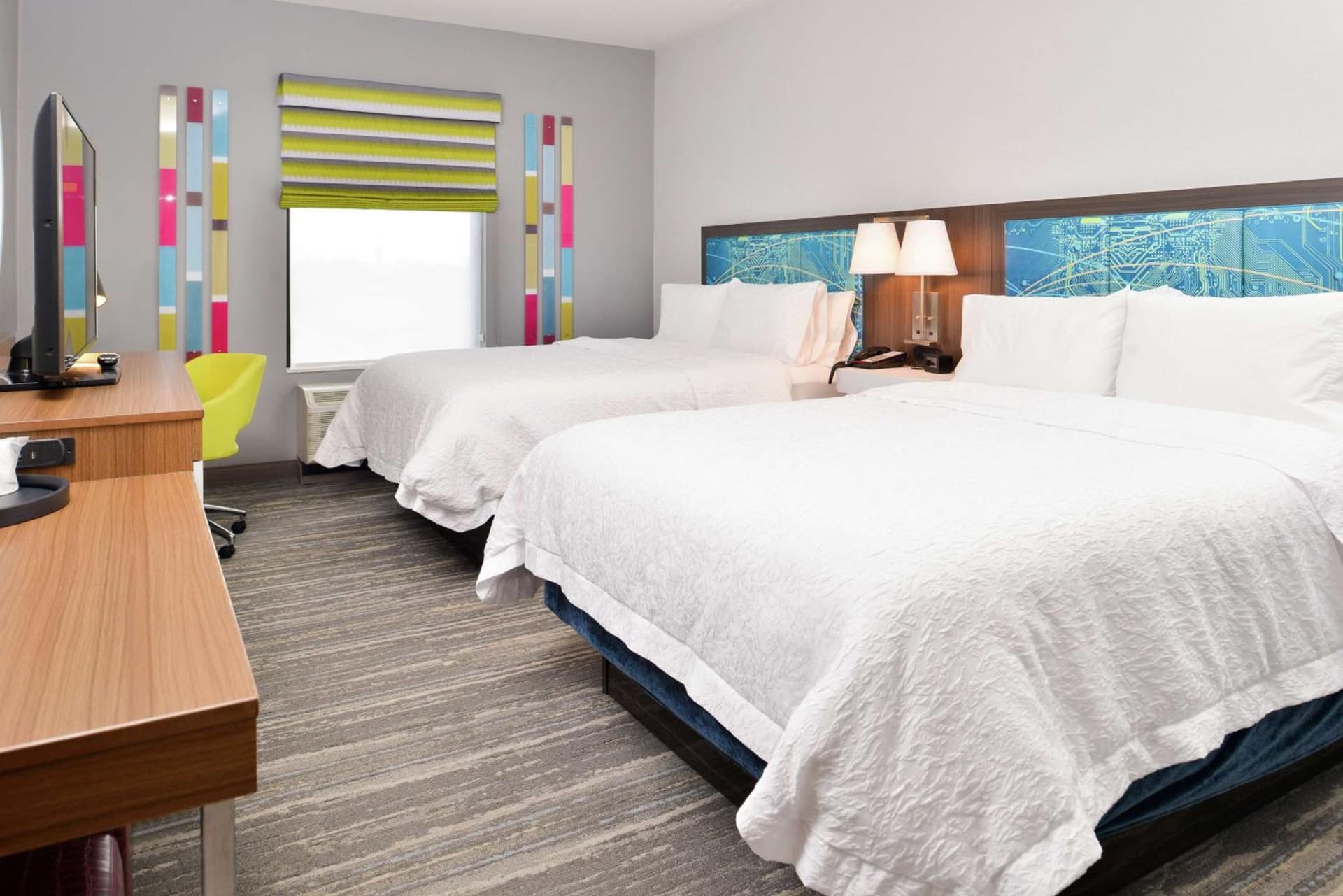 Hampton Inn & Suites Saint Paul Oakdale Woodbury gallery photo in Woodbury, MN — image 39