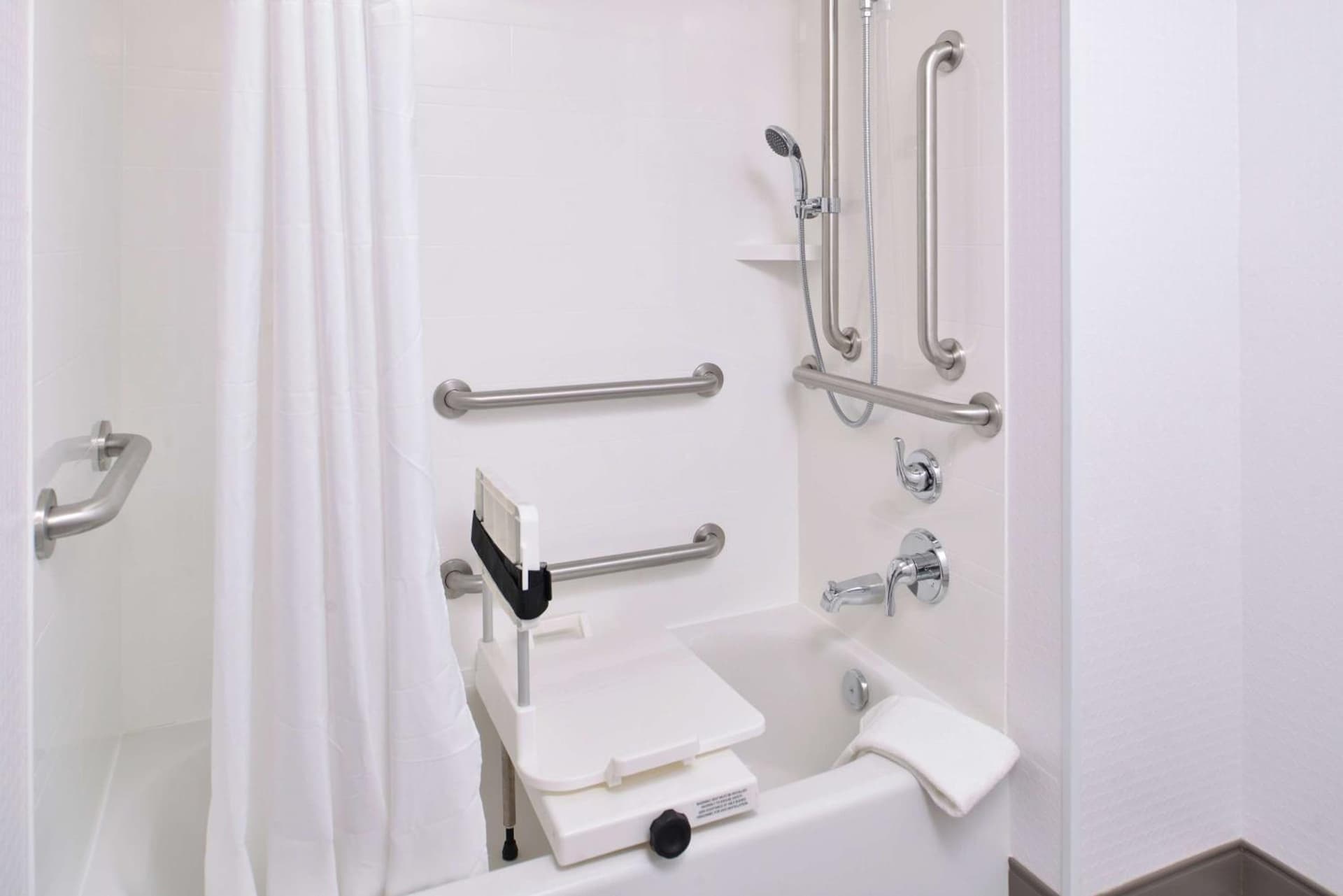 Hampton Inn & Suites Saint Paul Oakdale Woodbury gallery photo in Woodbury, MN — image 18