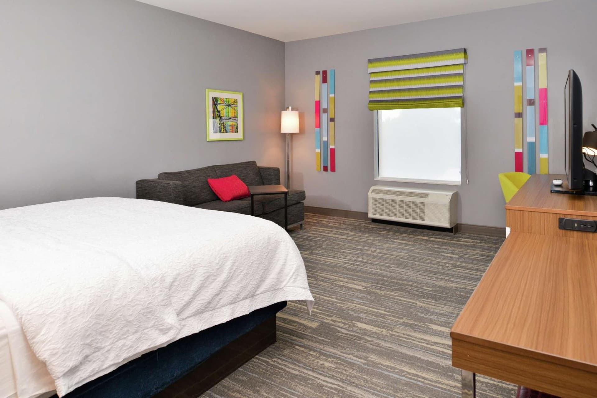 Hampton Inn & Suites Saint Paul Oakdale Woodbury gallery photo in Woodbury, MN — image 4