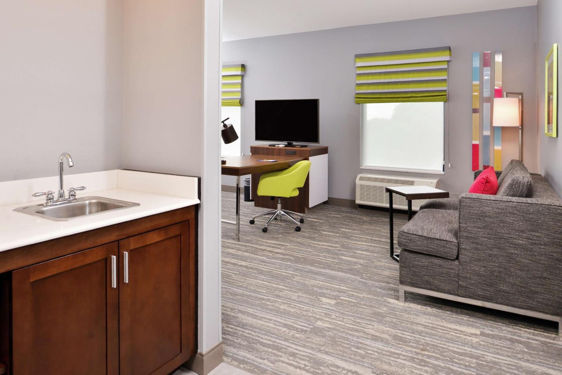 Hampton Inn & Suites Saint Paul Oakdale Woodbury property views in Woodbury, MN — gallery photo 3