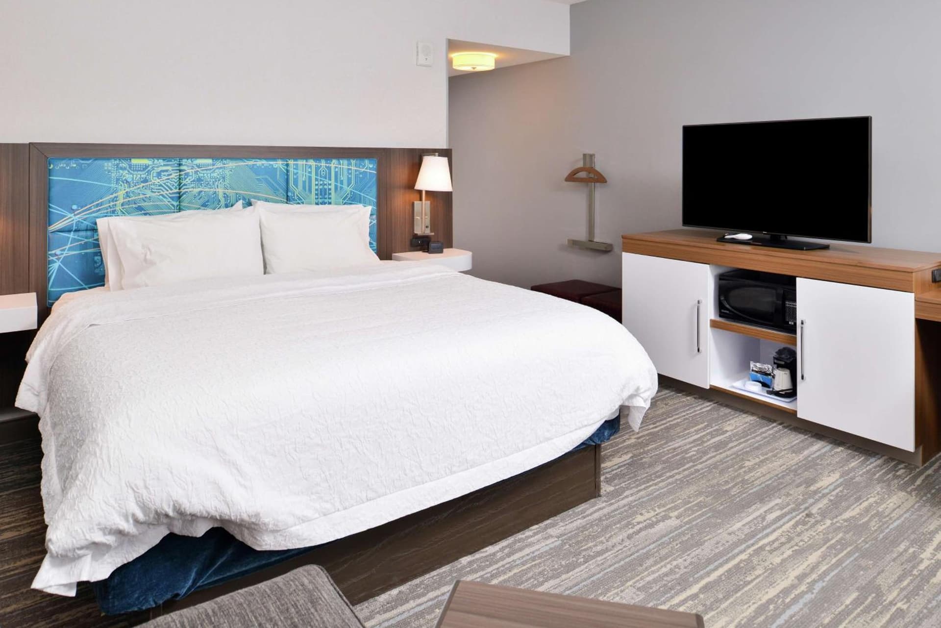 Hampton Inn & Suites Saint Paul Oakdale Woodbury gallery photo in Woodbury, MN — image 13