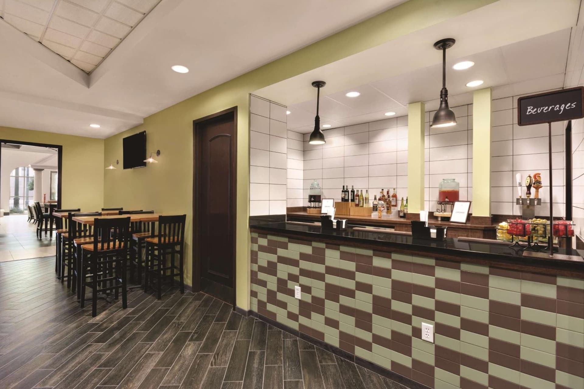 Embassy Suites by Hilton Tuscaloosa Alabama Downtown gallery photo in Tuscaloosa, AL — image 18