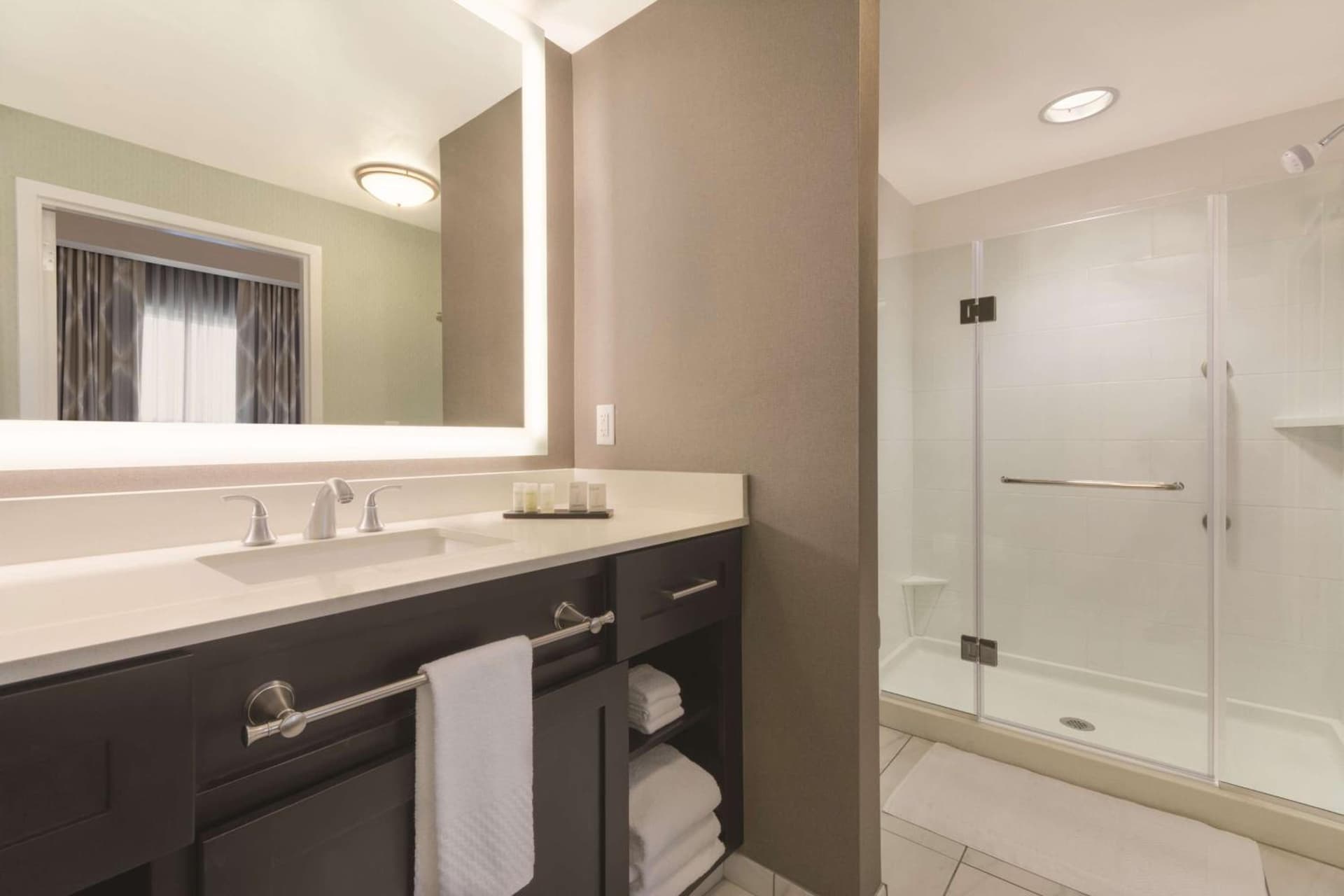 Embassy Suites by Hilton Tuscaloosa Alabama Downtown gallery photo in Tuscaloosa, AL — image 35