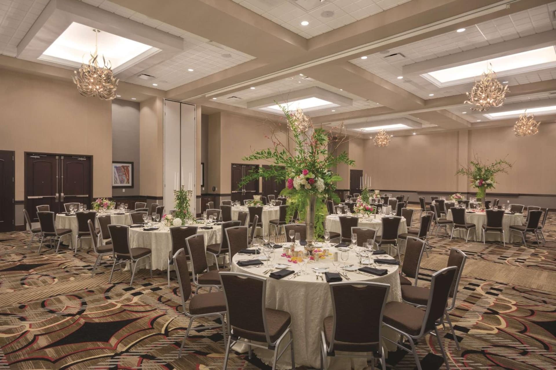 Embassy Suites by Hilton Tuscaloosa Alabama Downtown gallery photo in Tuscaloosa, AL — image 11