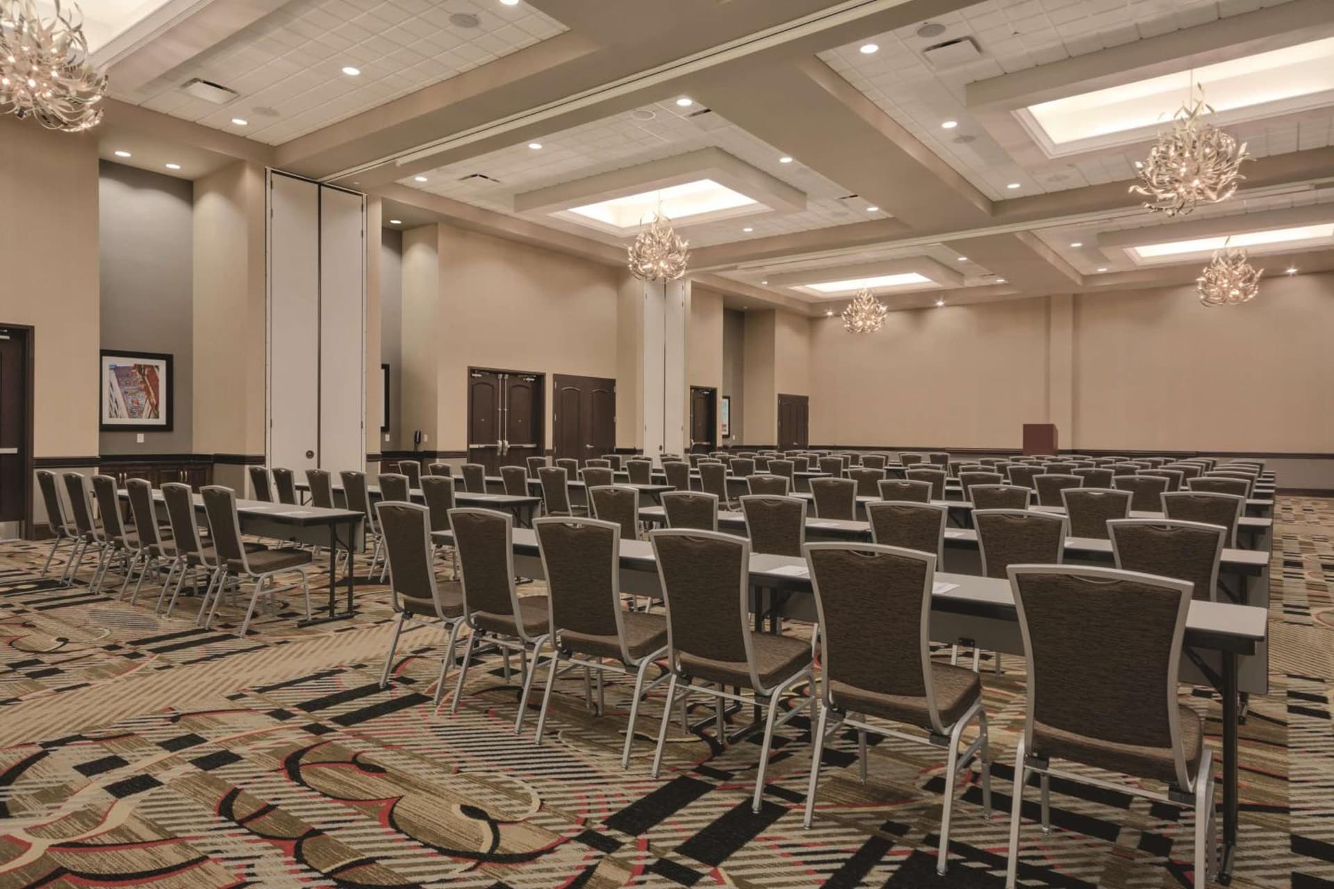 Embassy Suites by Hilton Tuscaloosa Alabama Downtown gallery photo in Tuscaloosa, AL — image 19