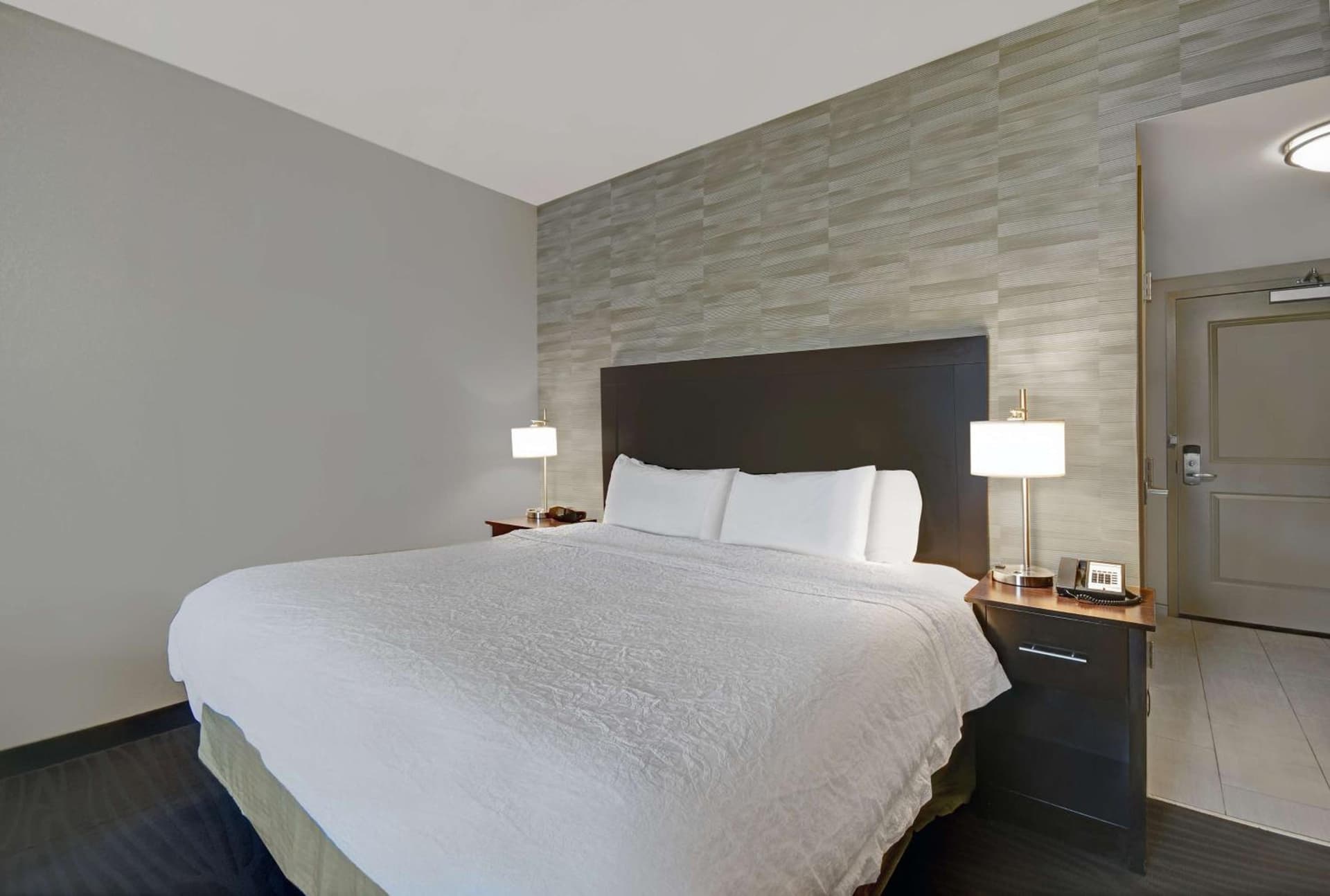 Hampton Inn and Suites Robbinsville gallery photo in Robbinsville, NJ — image 40