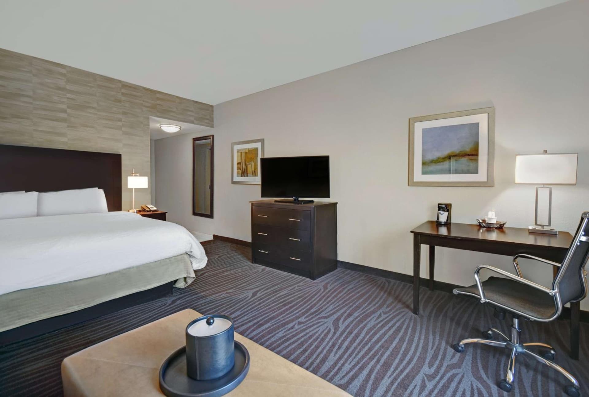 Hampton Inn and Suites Robbinsville gallery photo in Robbinsville, NJ — image 6