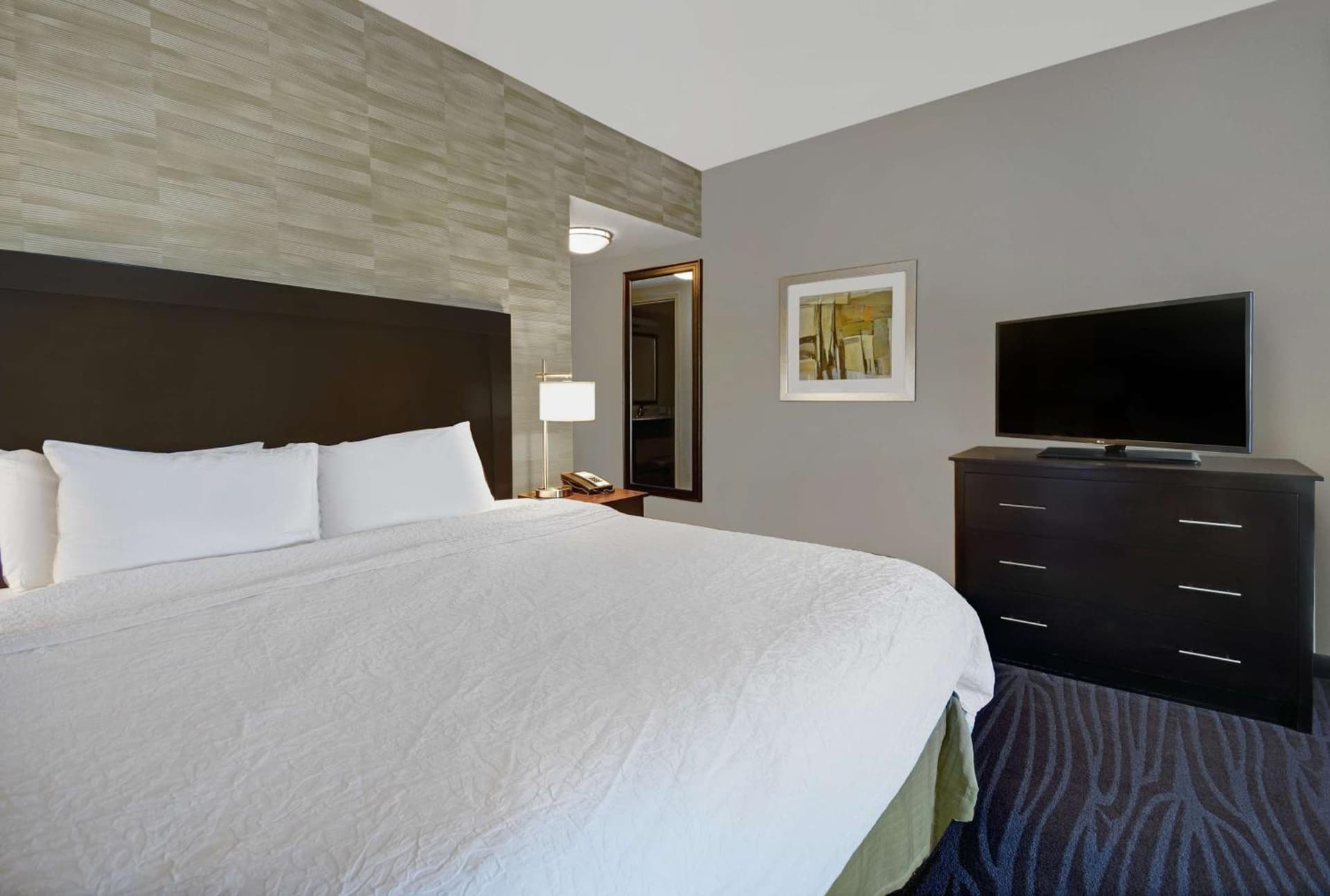 Hampton Inn and Suites Robbinsville gallery photo in Robbinsville, NJ — image 5