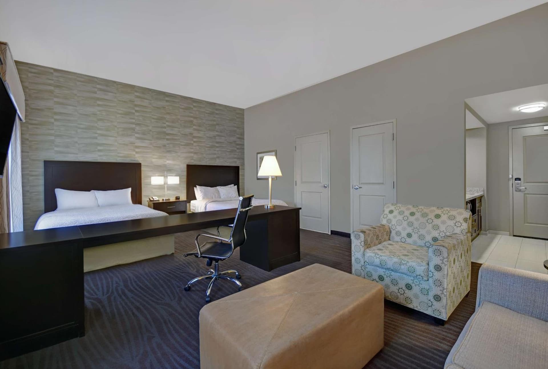 Hampton Inn and Suites Robbinsville gallery photo in Robbinsville, NJ — image 37