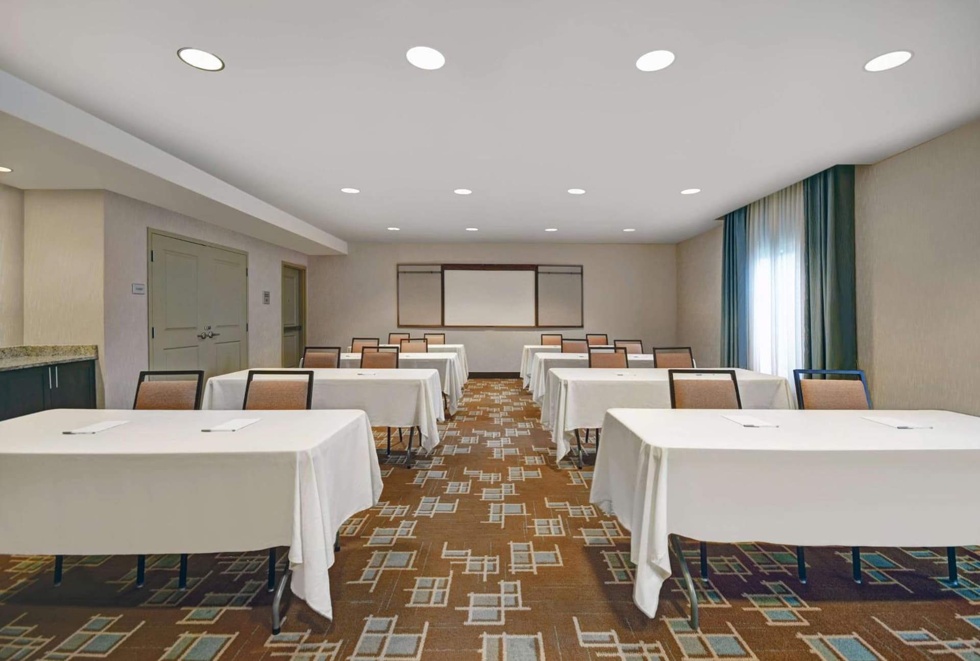 Hampton Inn and Suites Robbinsville gallery photo in Robbinsville, NJ — image 24