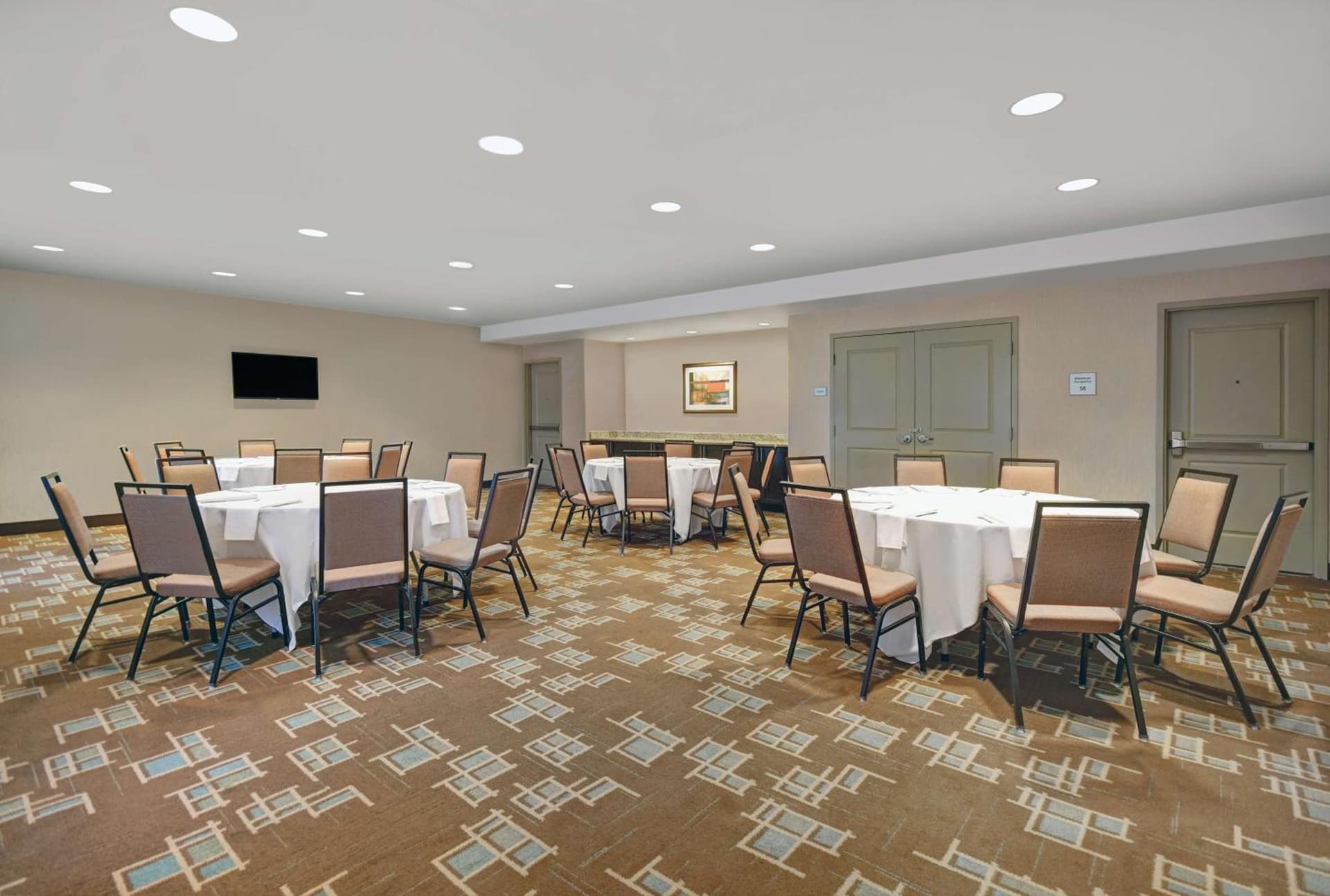 Hampton Inn and Suites Robbinsville gallery photo in Robbinsville, NJ — image 4