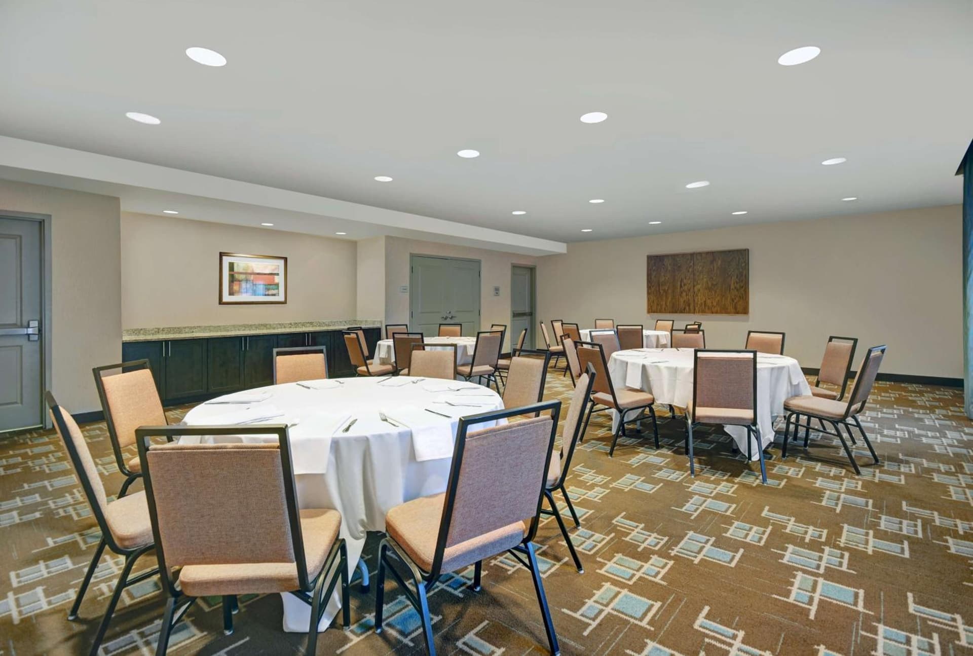 Hampton Inn and Suites Robbinsville gallery photo in Robbinsville, NJ — image 36