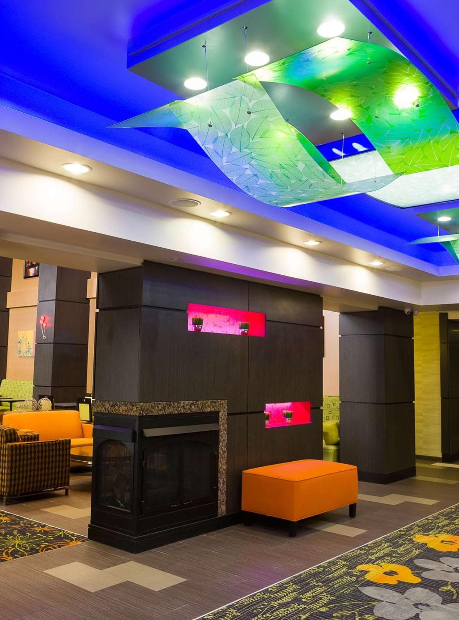 Hampton Inn and Suites Tulsa Central interior in Tulsa, OK — gallery photo 2