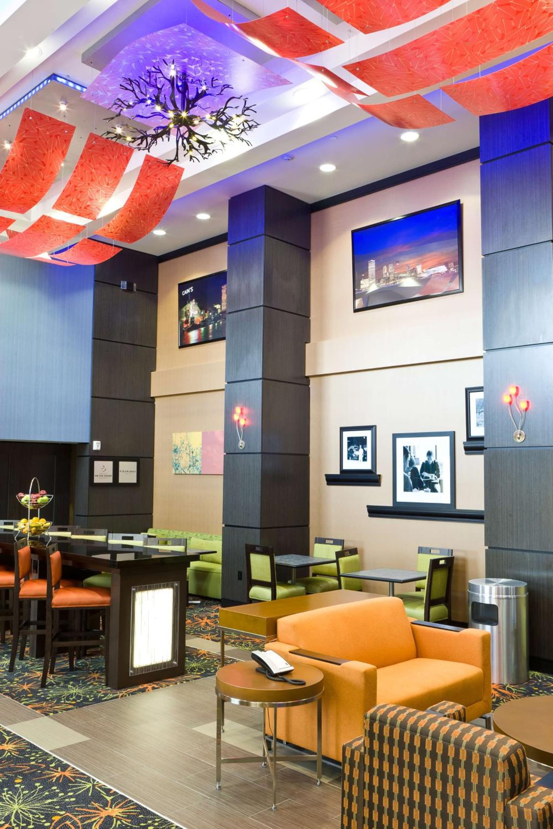 Hampton Inn and Suites Tulsa Central gallery photo in Tulsa, OK — image 4