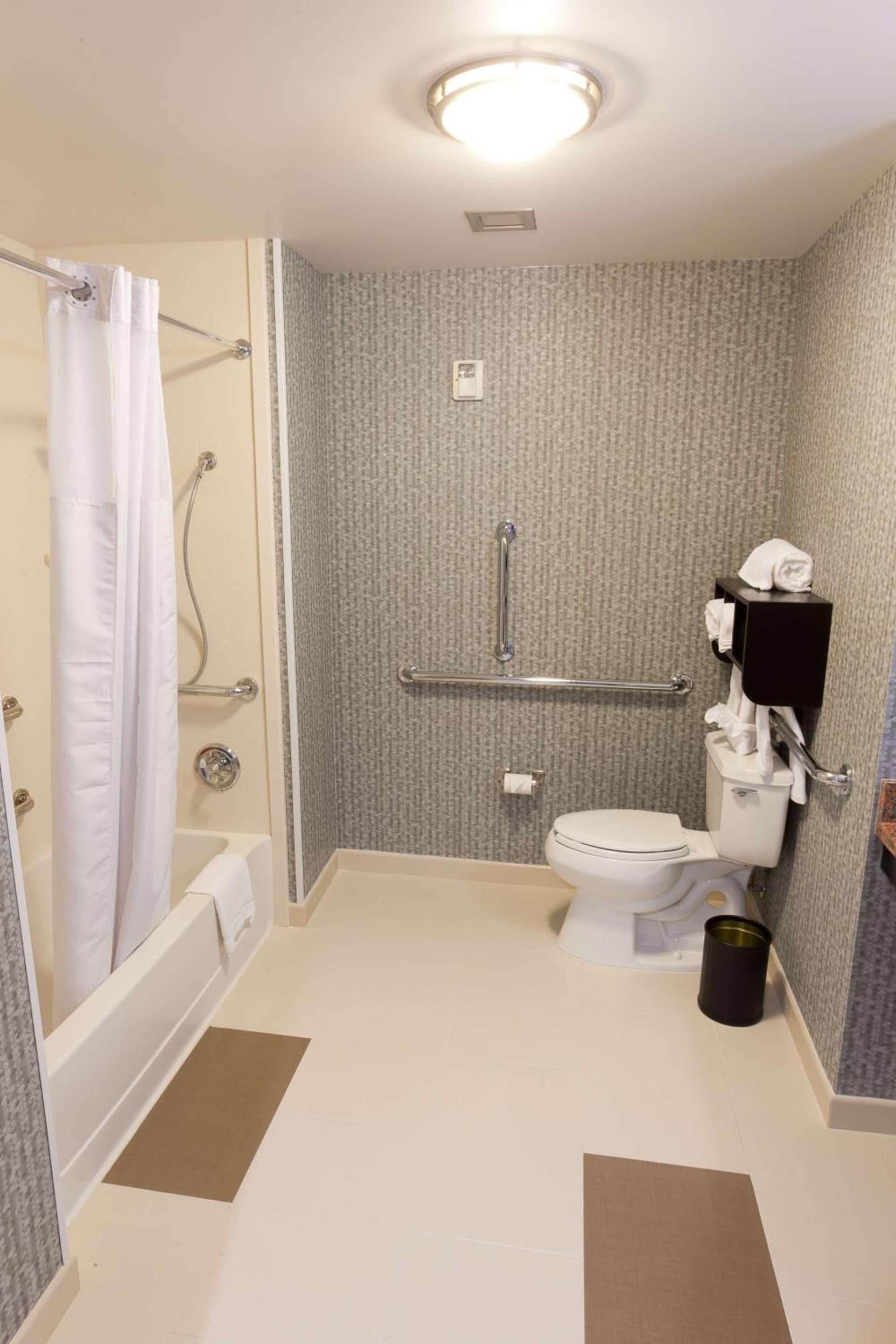 Hampton Inn and Suites Tulsa Central gallery photo in Tulsa, OK — image 21