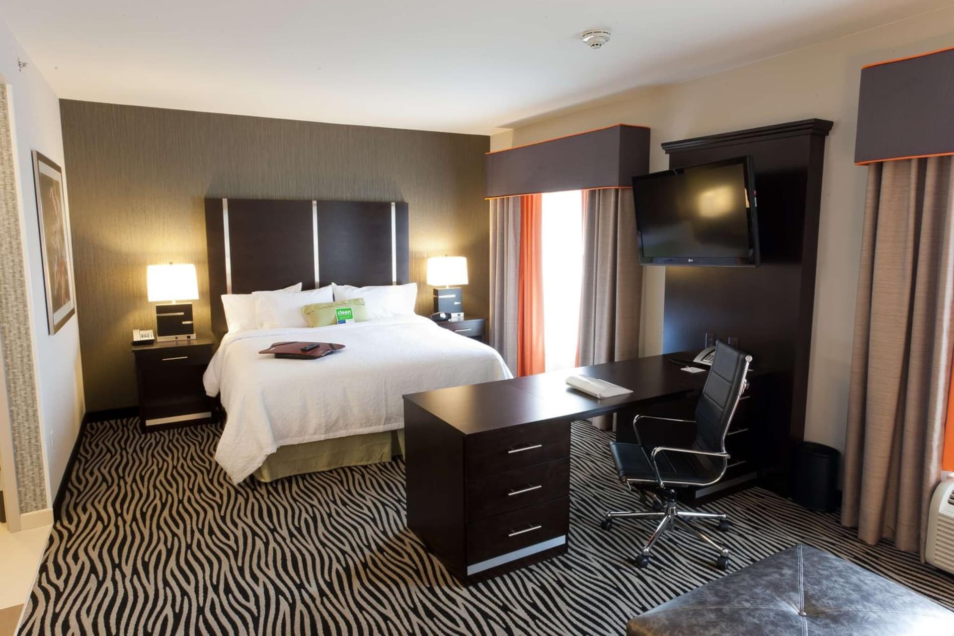 Hampton Inn and Suites Tulsa Central gallery photo in Tulsa, OK — image 12