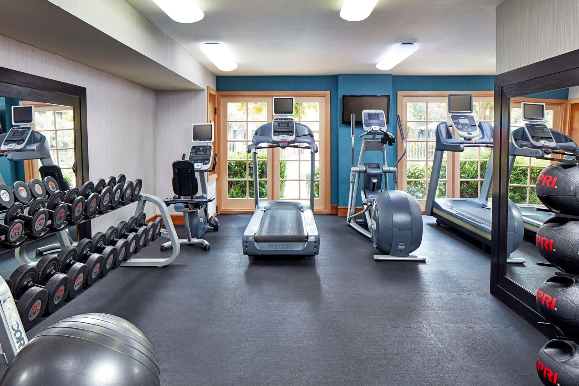 Hilton Garden Inn Valencia Six Flags gallery photo in Valencia, CA — image 7