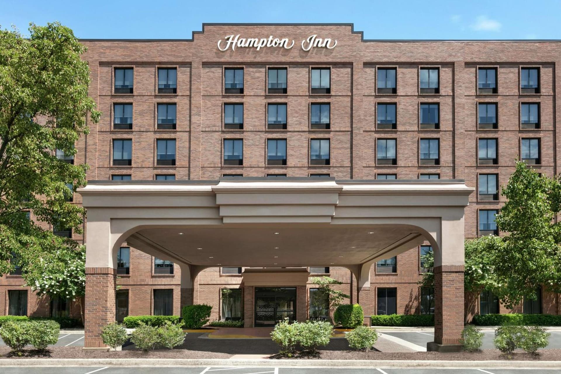 Hampton Inn Washington-Dulles International Airport South property views in Chantilly, VA — gallery photo 3