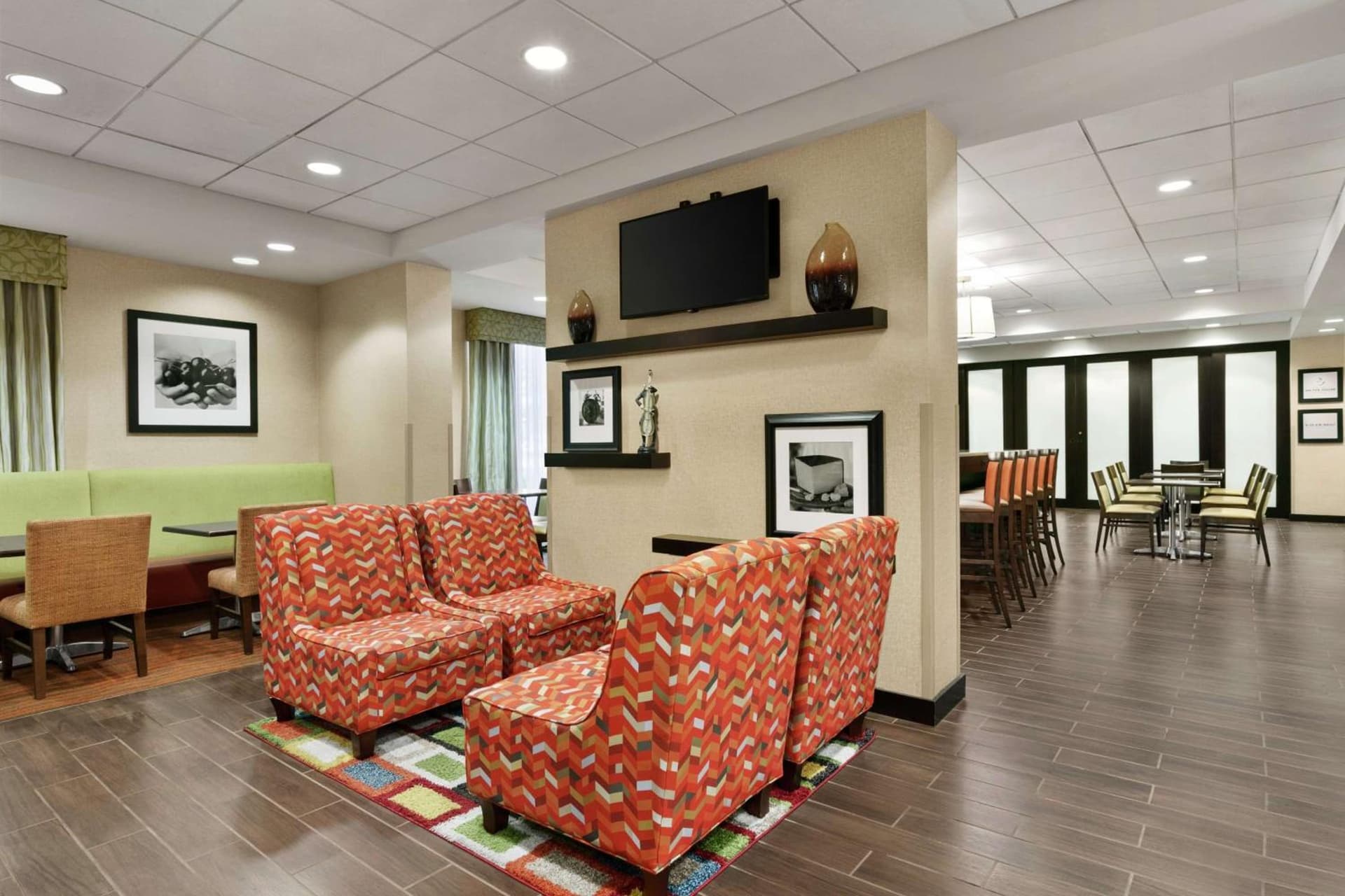 Hampton Inn Washington-Dulles International Airport South interior in Chantilly, VA — gallery photo 2