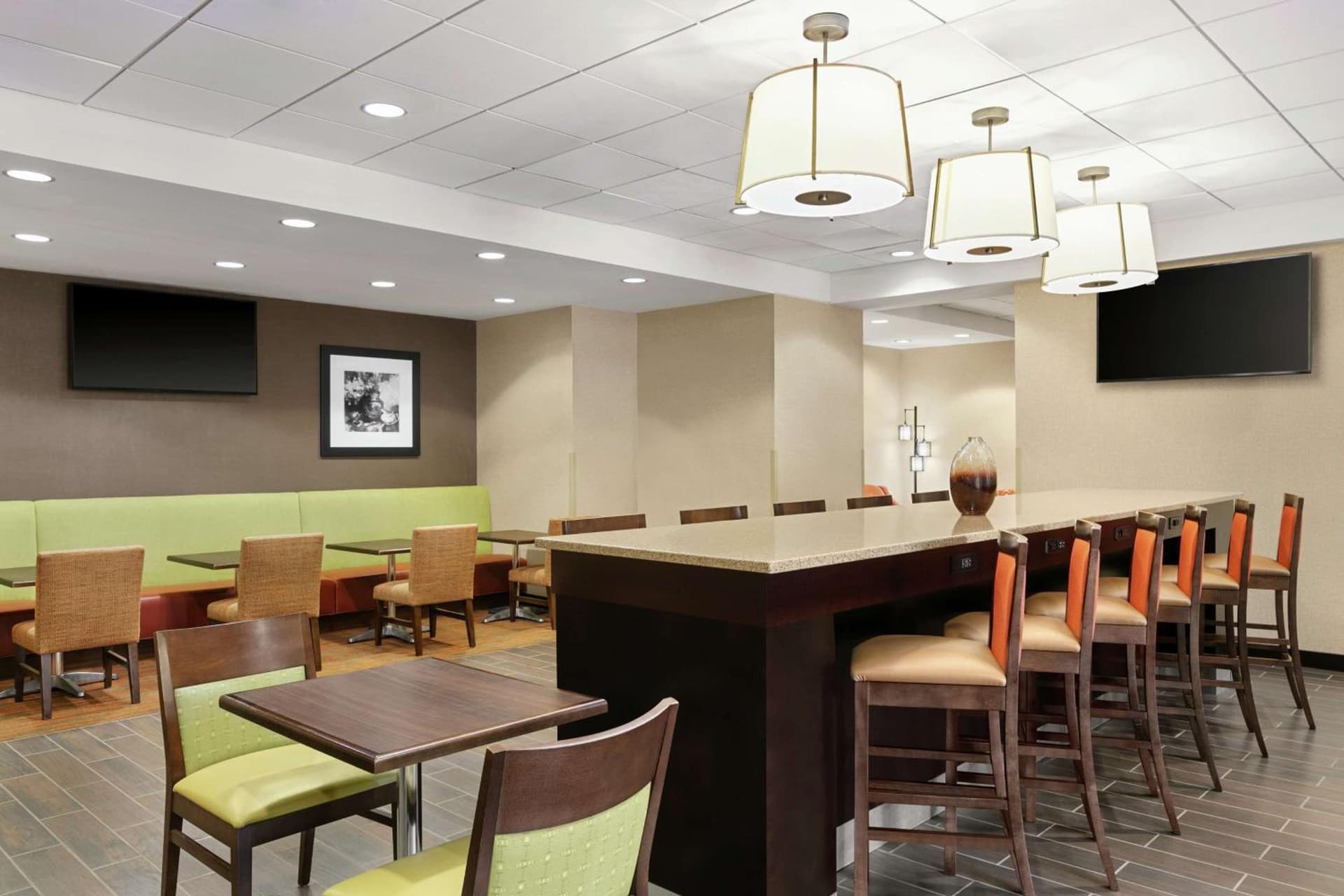 Hampton Inn Washington-Dulles International Airport South property views in Chantilly, VA — gallery photo 3