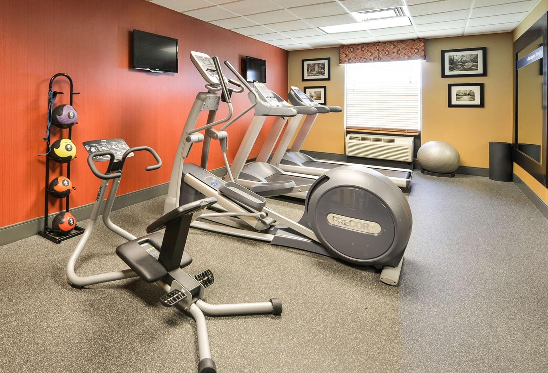 Hampton Inn Utica gallery photo in Utica, NY — image 16