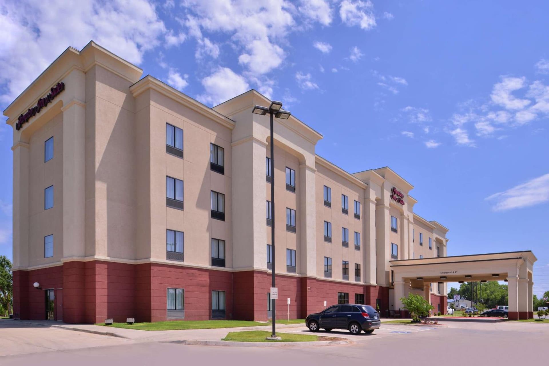 Hampton Inn & Suites Woodward interior in Woodward, OK — gallery photo 2