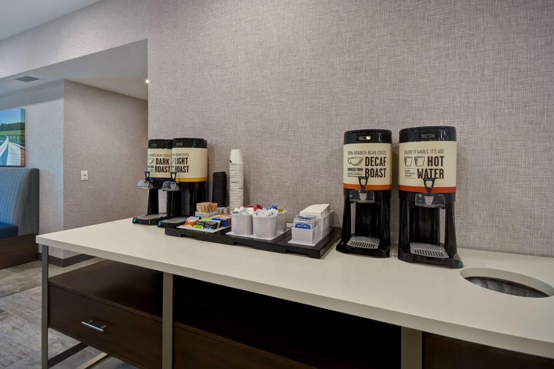 Hampton Inn Potomac Mills Woodbridge gallery photo in Woodbridge, VA — image 8