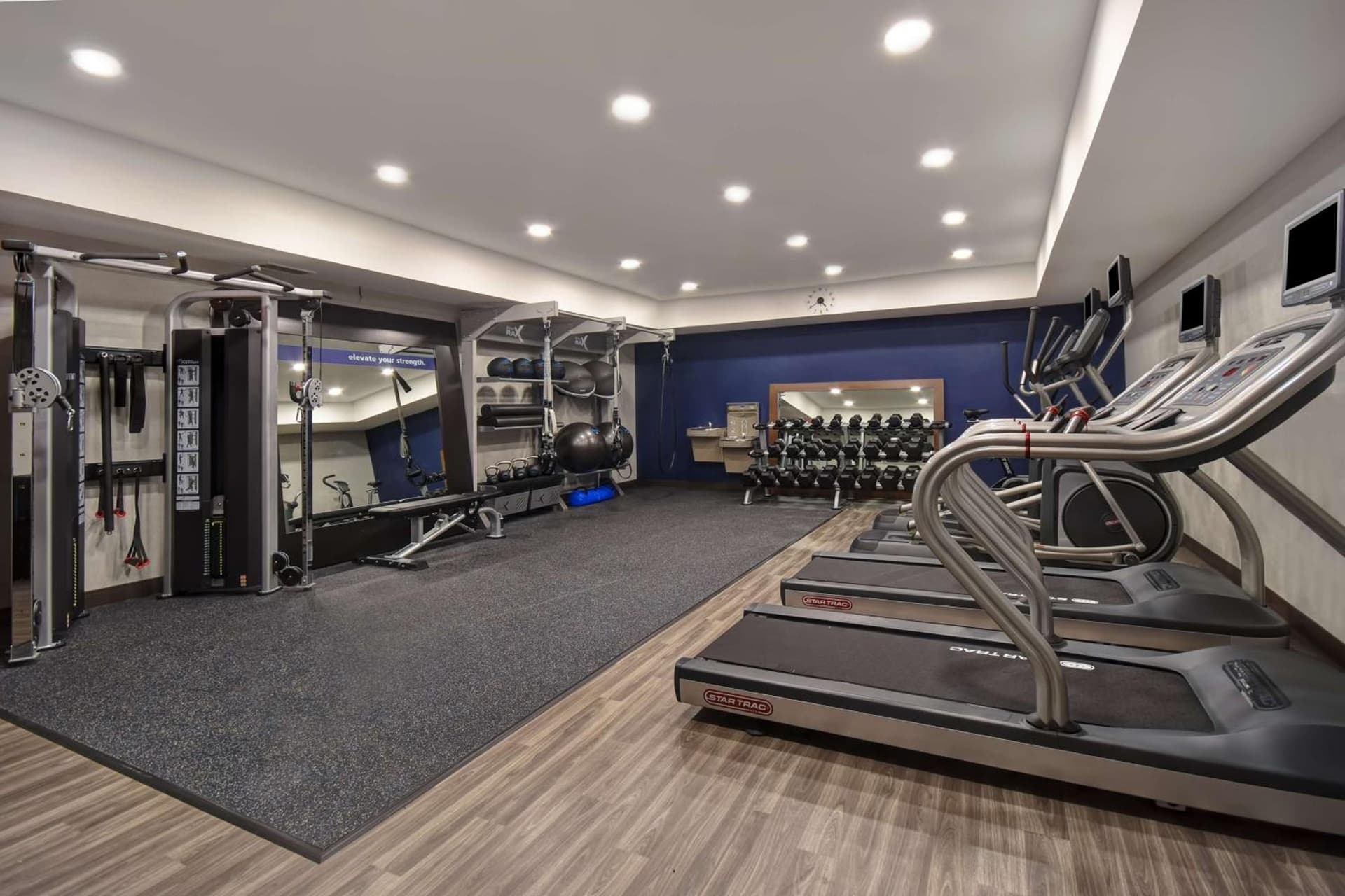 Hampton Inn Potomac Mills Woodbridge gallery photo in Woodbridge, VA — image 17