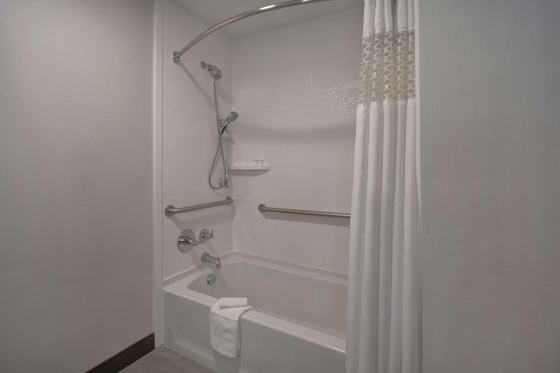 Hampton Inn Potomac Mills Woodbridge gallery photo in Woodbridge, VA — image 37