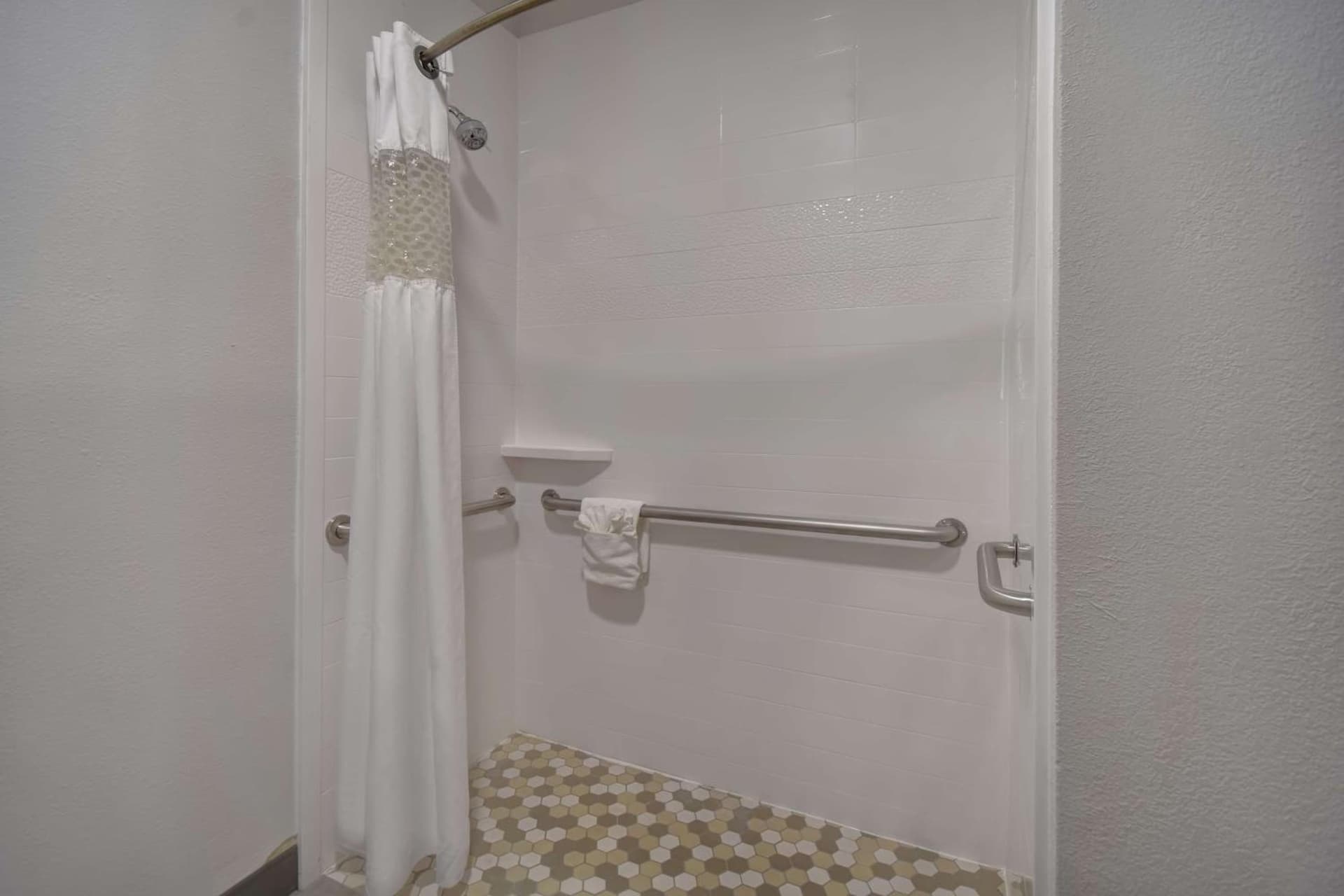 Hampton Inn Potomac Mills Woodbridge gallery photo in Woodbridge, VA — image 14
