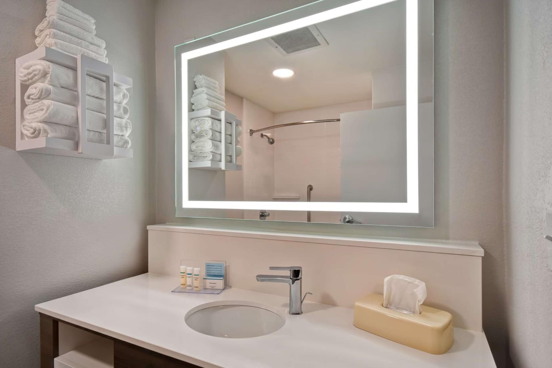 Hampton Inn Potomac Mills Woodbridge gallery photo in Woodbridge, VA — image 29