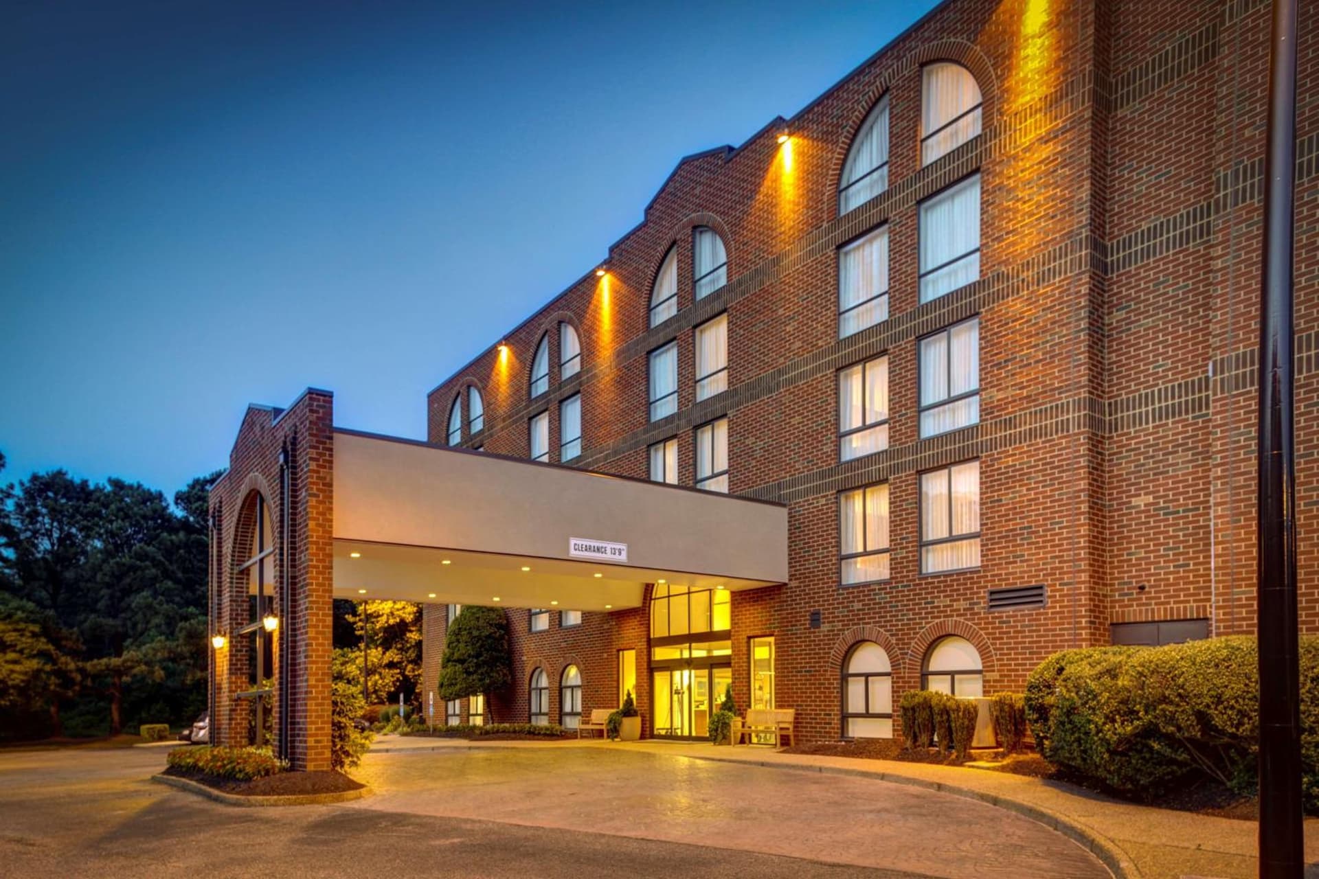Embassy Suites Williamsburg interior in Williamsburg, VA — gallery photo 2